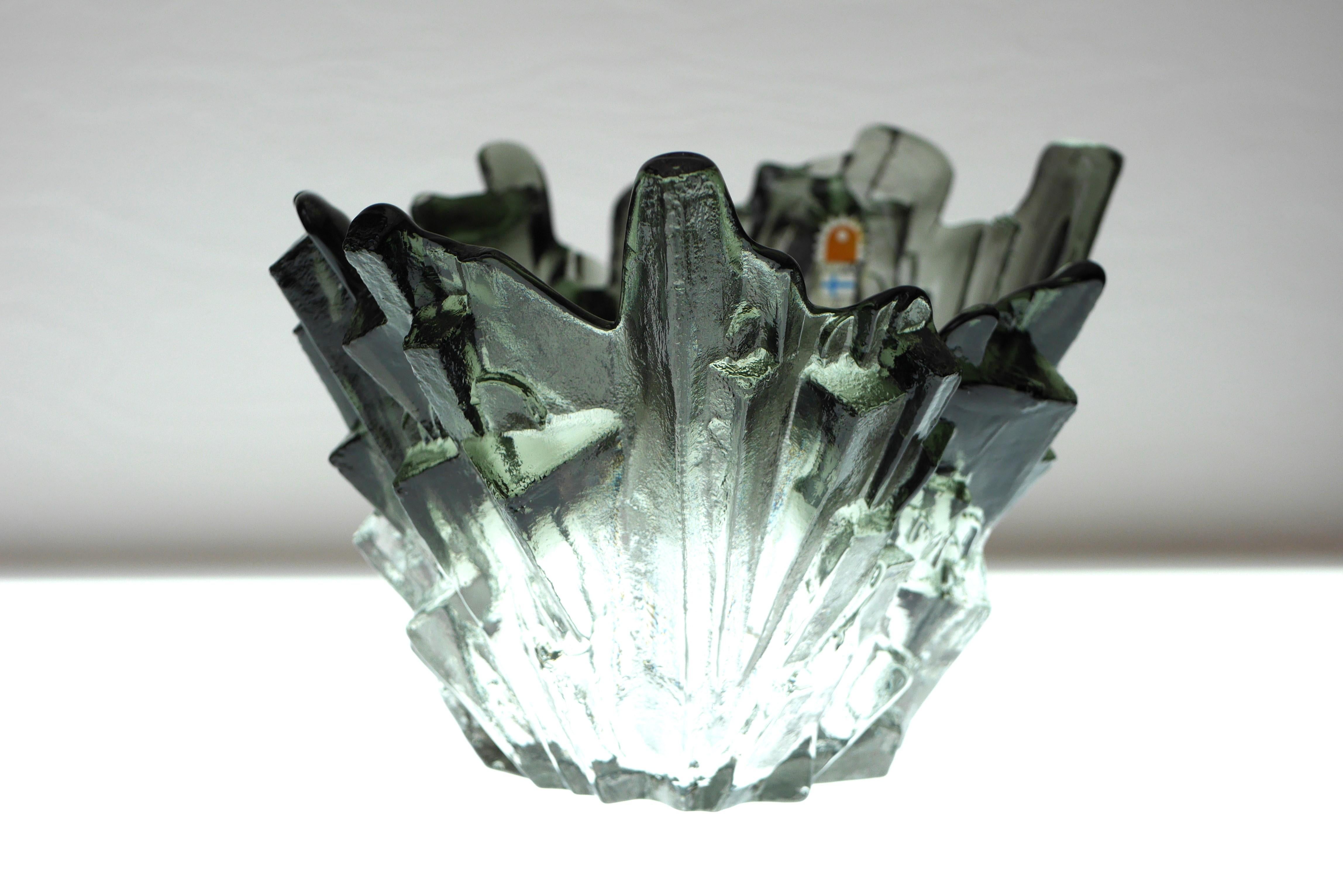 Solid Brutalist Art Glass Bowl by Pertti Santalahti, Humppila, Finland For Sale 1