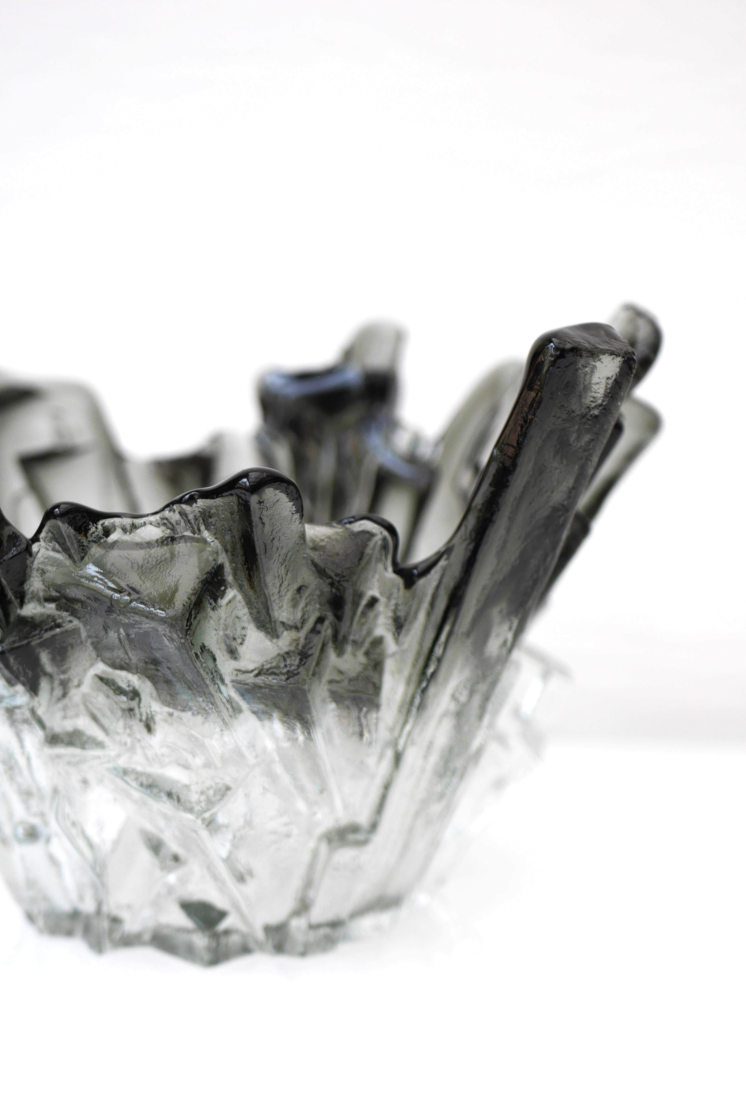 Solid Brutalist Art Glass Bowl by Pertti Santalahti, Humppila, Finland For Sale 3