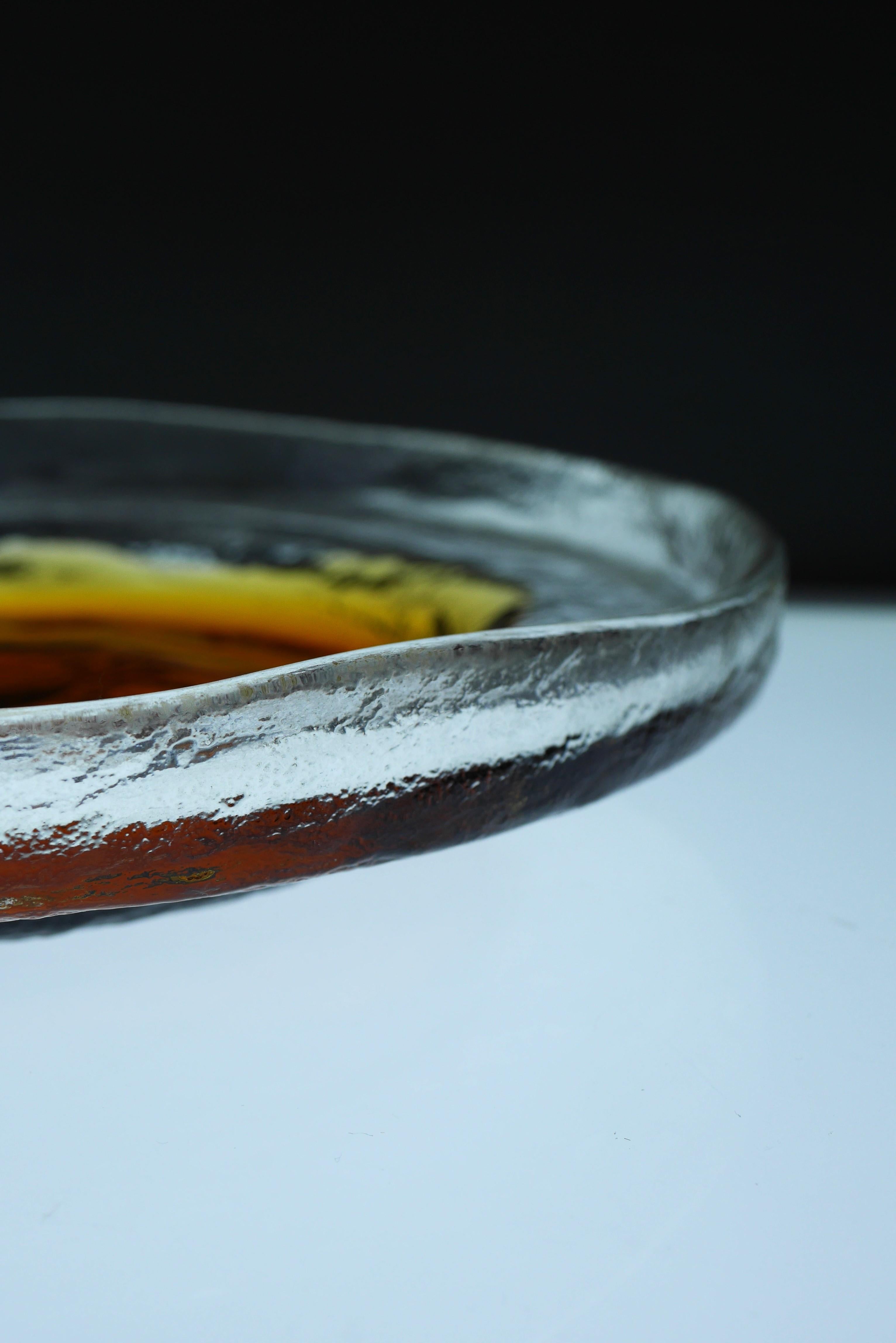 Solid Brutalist Art Glass Plate by Pentti Santalahti, Humppila, Finland For Sale 1