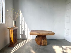 Massiver brutalistischer Couchtisch aus Zedernholz aus den 1970er Jahren