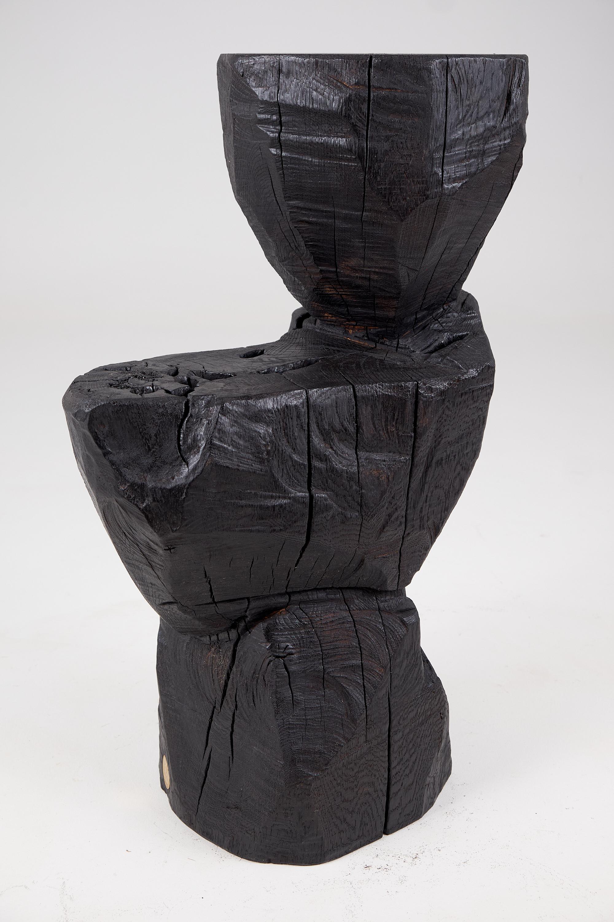 Solid Burnt Black Wood, Rustic Sculptural Side Table/Pedestal, Unique, Logniture en vente 2
