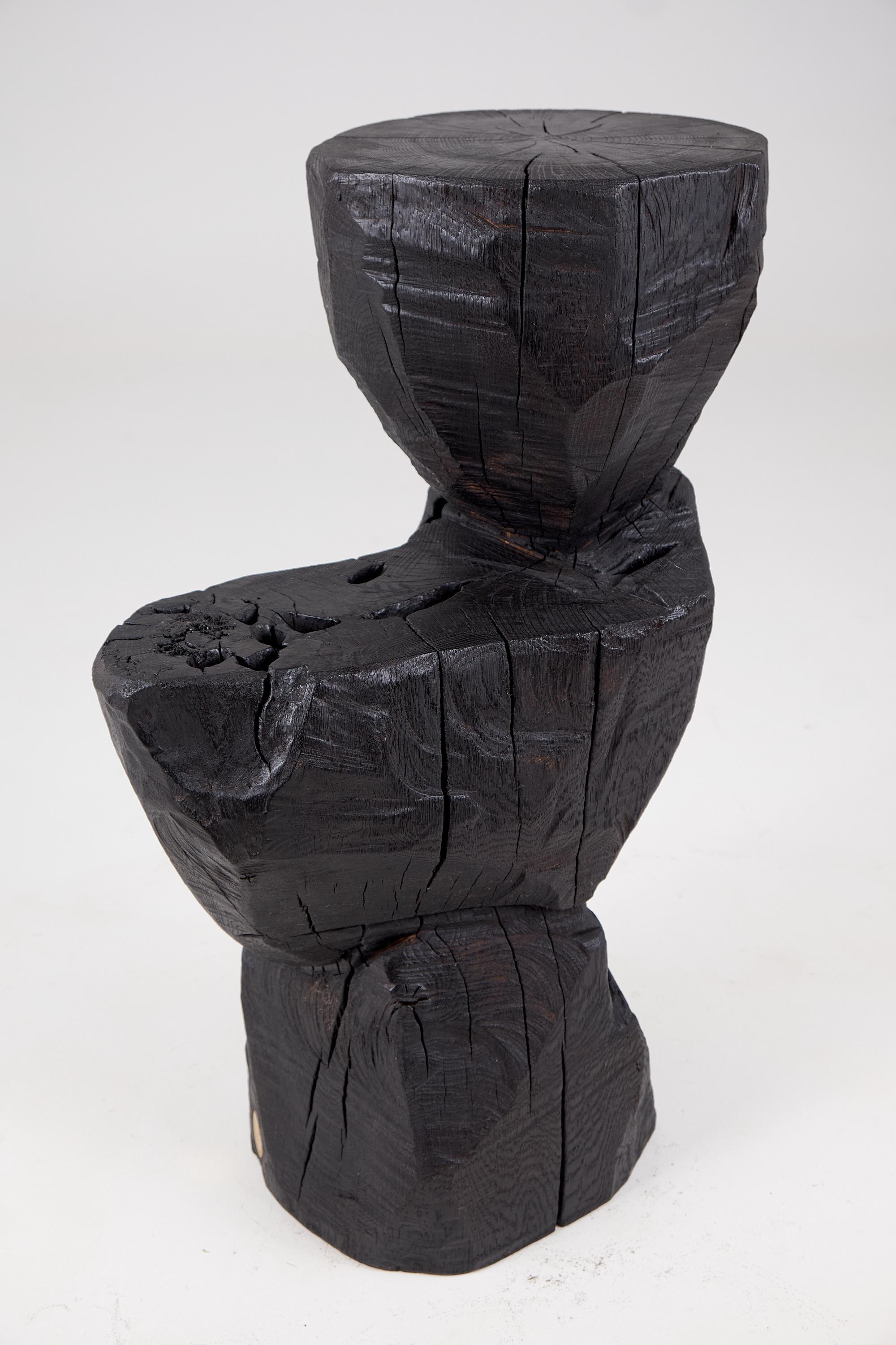 Solid Burnt Black Wood, Rustic Sculptural Side Table/Pedestal, Unique, Logniture en vente 3
