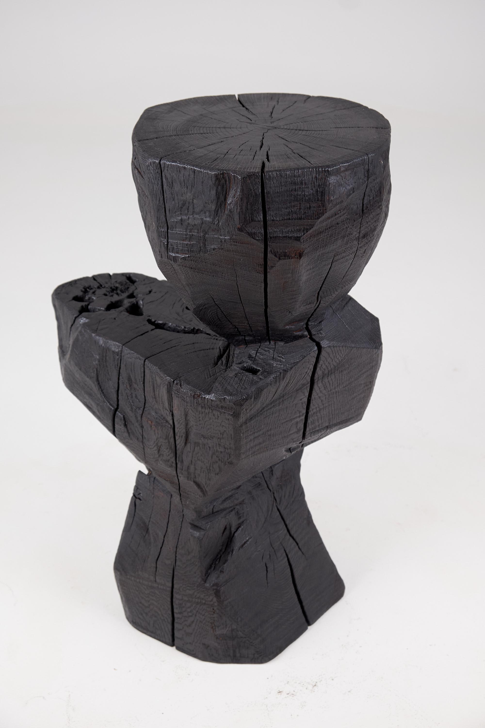 Solid Burnt Black Wood, Rustic Sculptural Side Table/Pedestal, Unique, Logniture en vente 4