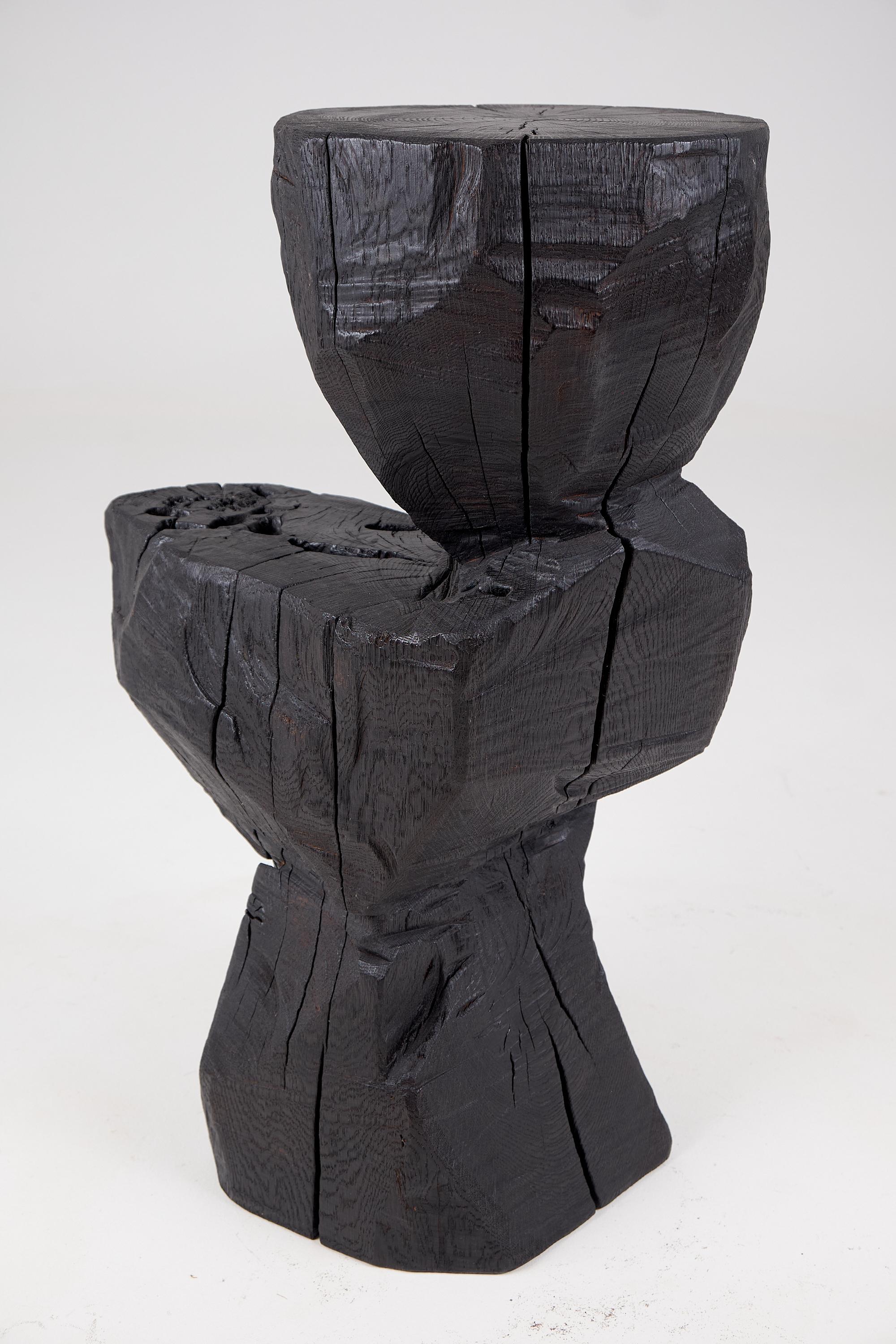 Solid Burnt Black Wood, Rustic Sculptural Side Table/Pedestal, Unique, Logniture en vente 5