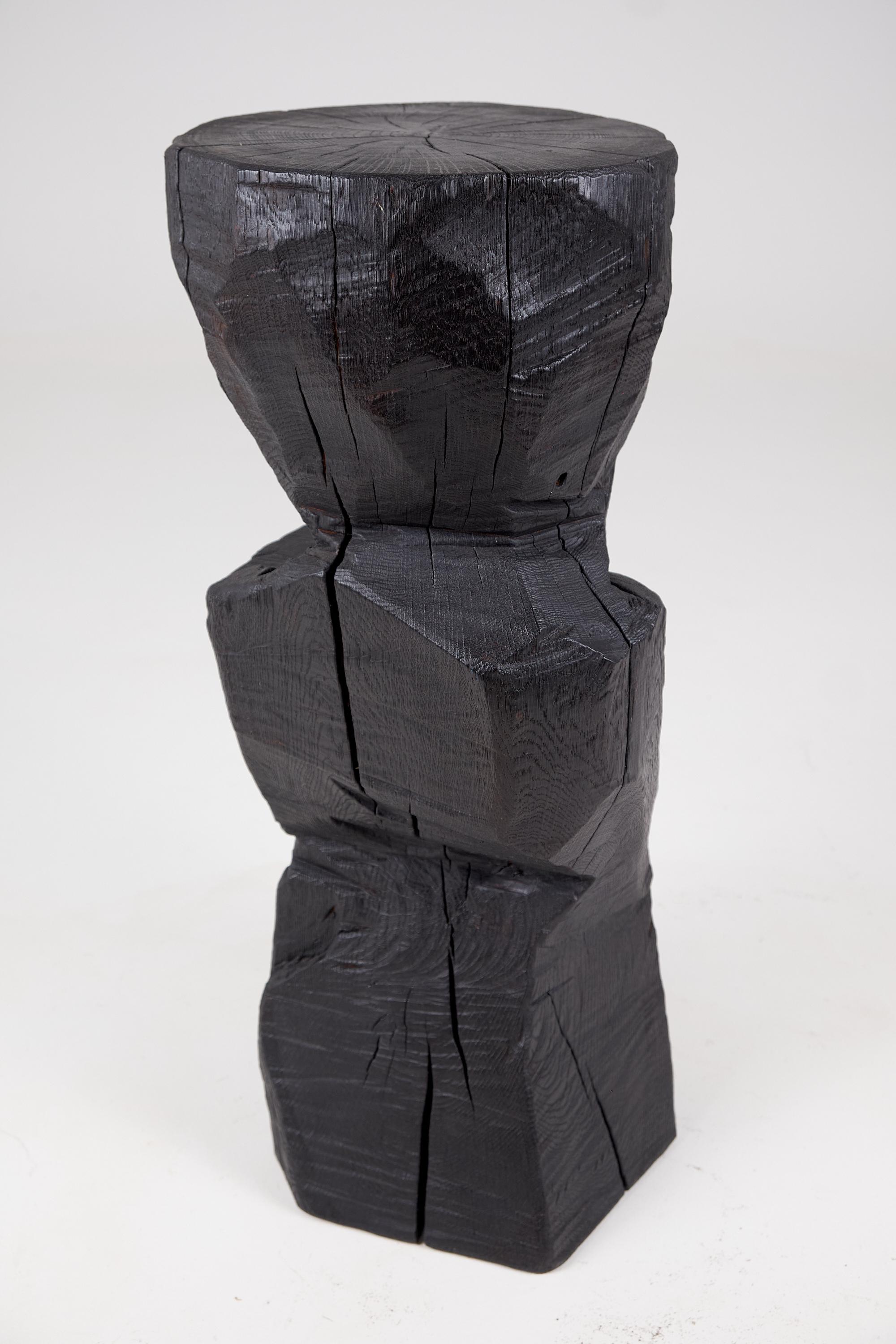 Solid Burnt Black Wood, Rustic Sculptural Side Table/Pedestal, Unique, Logniture en vente 6