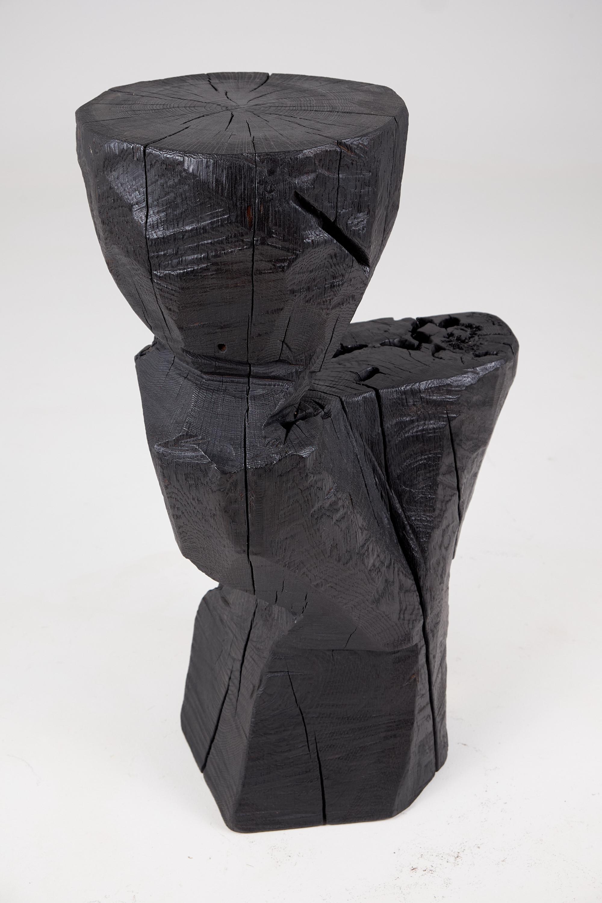Solid Burnt Black Wood, Rustic Sculptural Side Table/Pedestal, Unique, Logniture en vente 8