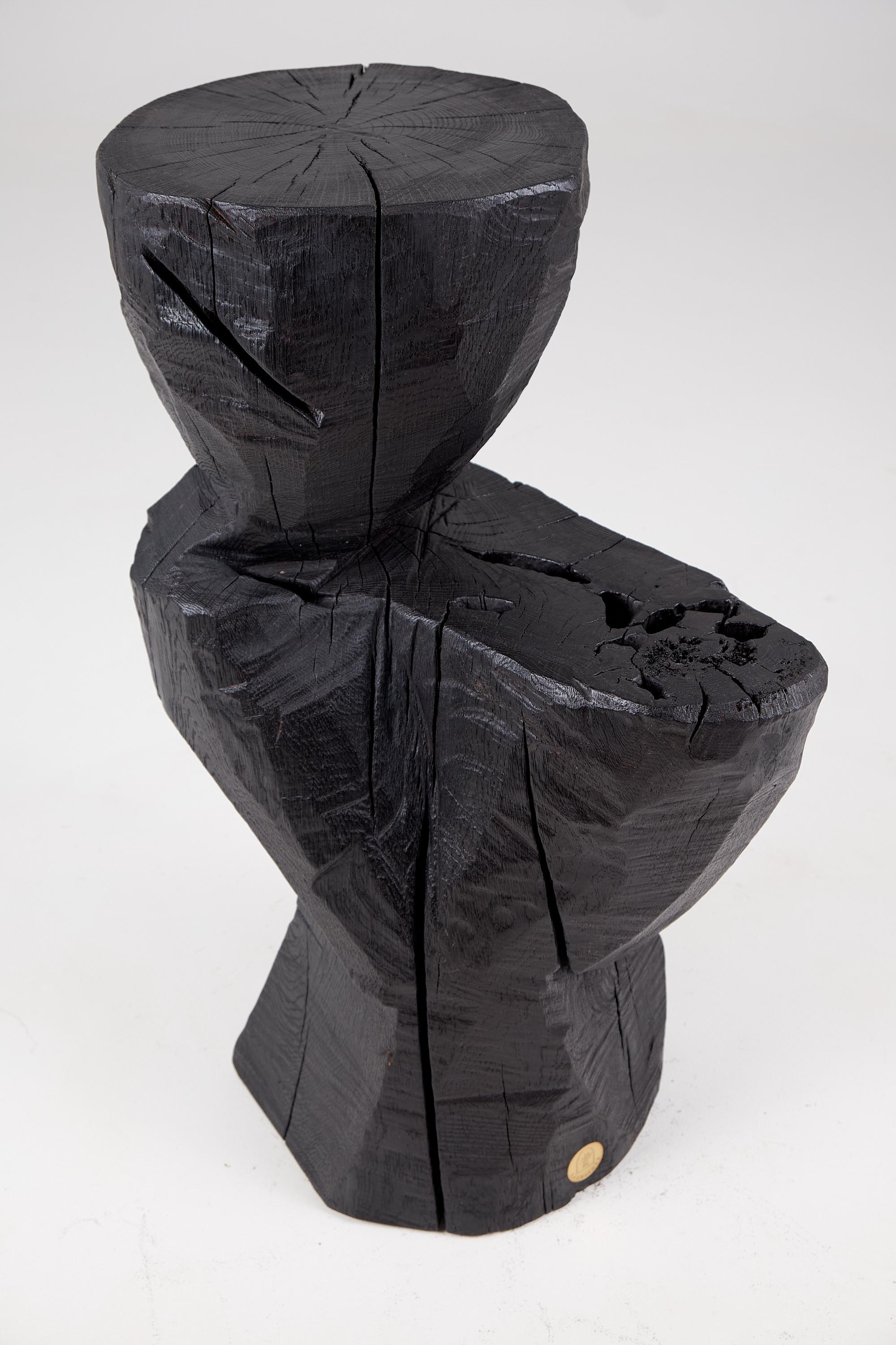 XXIe siècle et contemporain Solid Burnt Black Wood, Rustic Sculptural Side Table/Pedestal, Unique, Logniture en vente