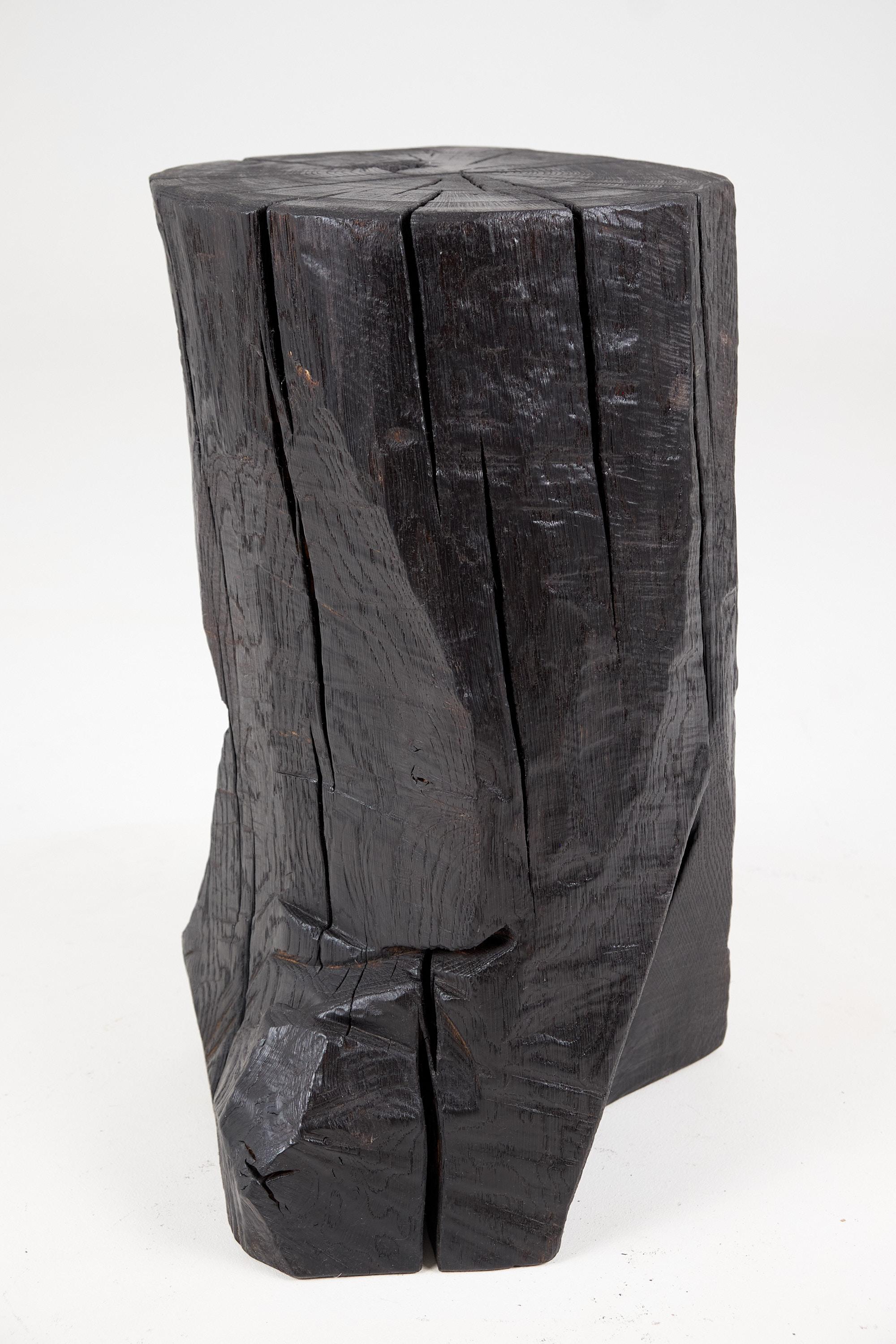 Solid Burnt Black Wood, Rustic Sculptural Side Table/Pedestal, Unique, Logniture en vente 2