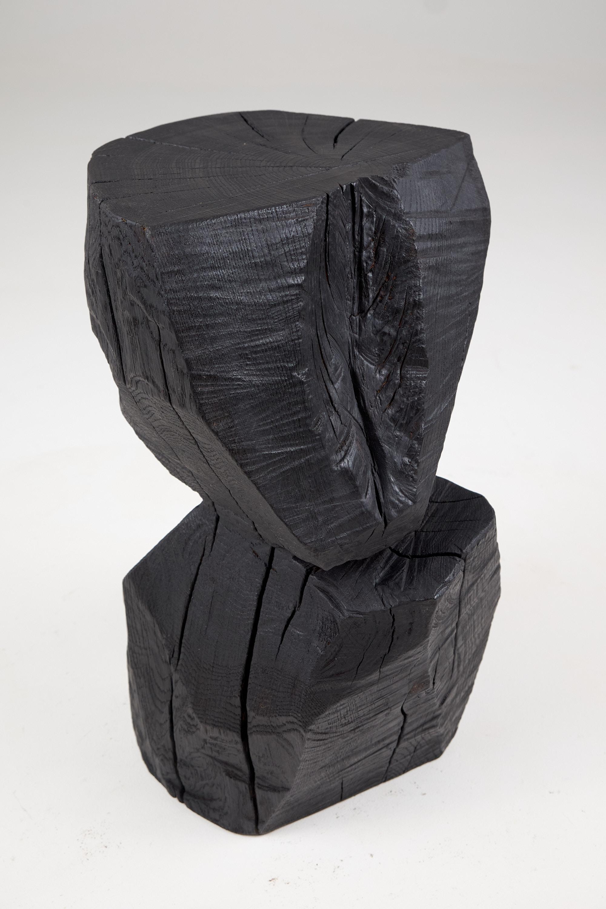 Solid Burnt Black Wood, Rustic Sculptural Side Table/Pedestal, Unique, Logniture en vente 4