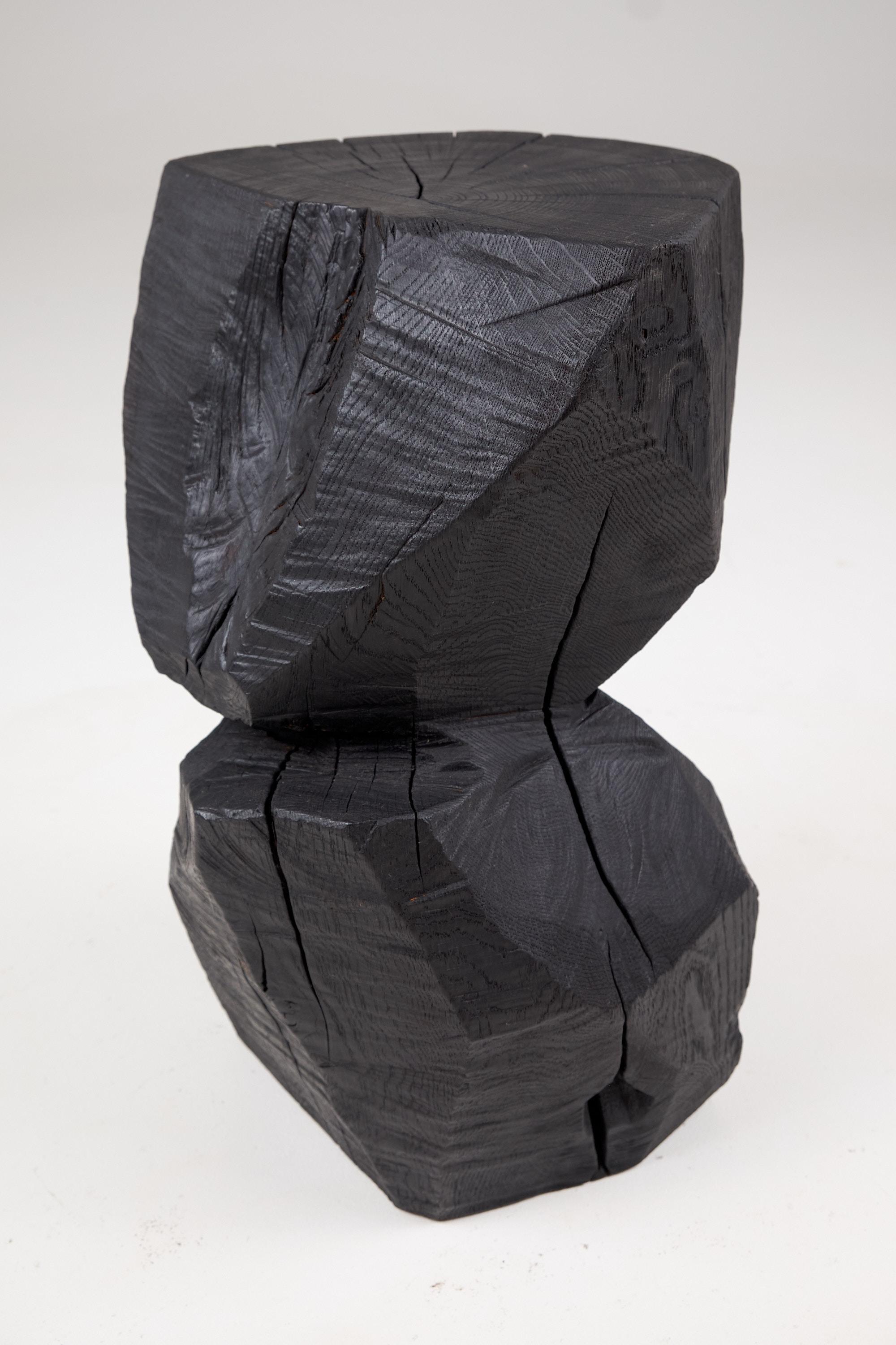 Croate Solid Burnt Black Wood, Rustic Sculptural Side Table/Pedestal, Unique, Logniture en vente