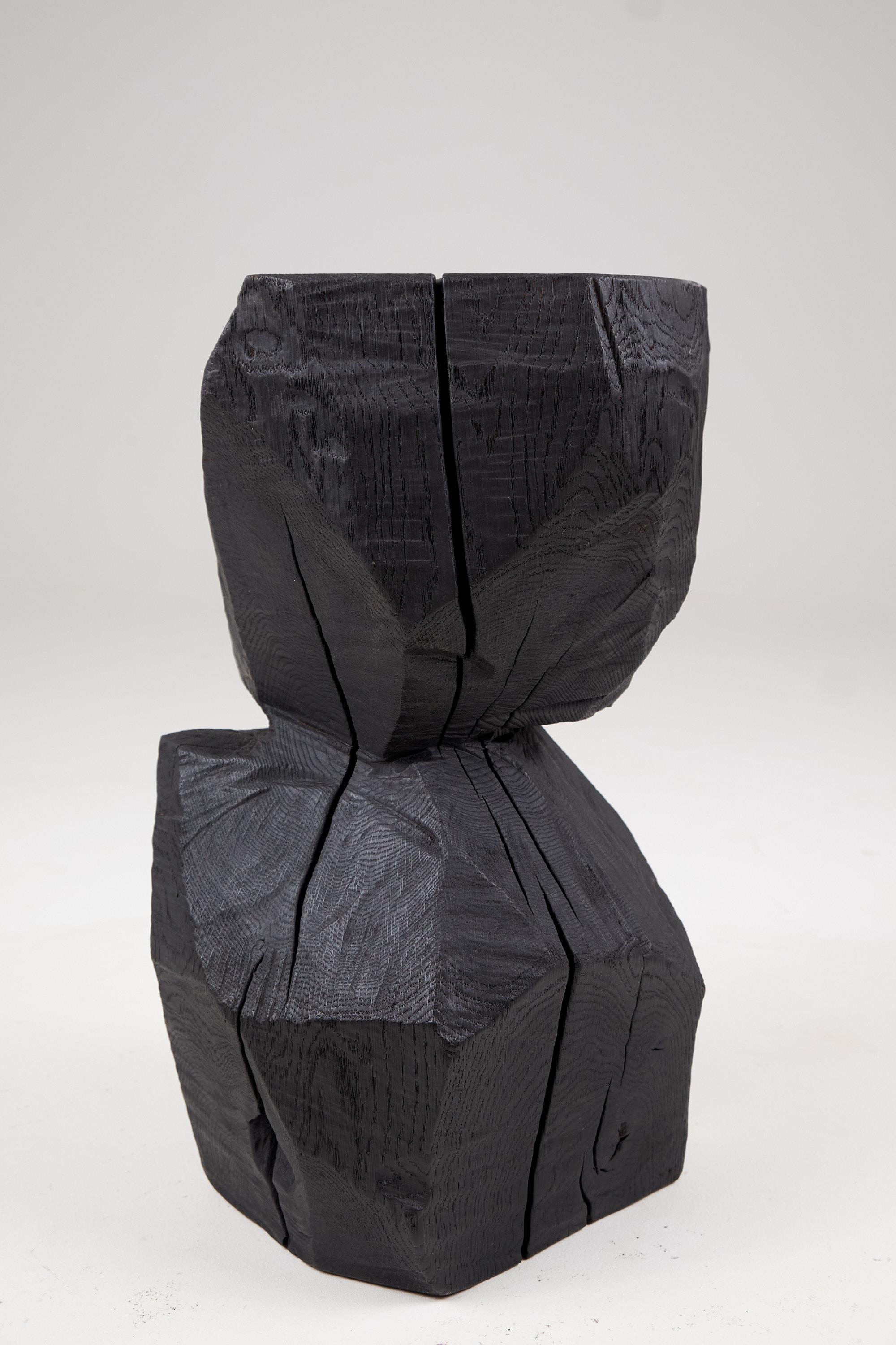 XXIe siècle et contemporain Solid Burnt Black Wood, Rustic Sculptural Side Table/Pedestal, Unique, Logniture en vente