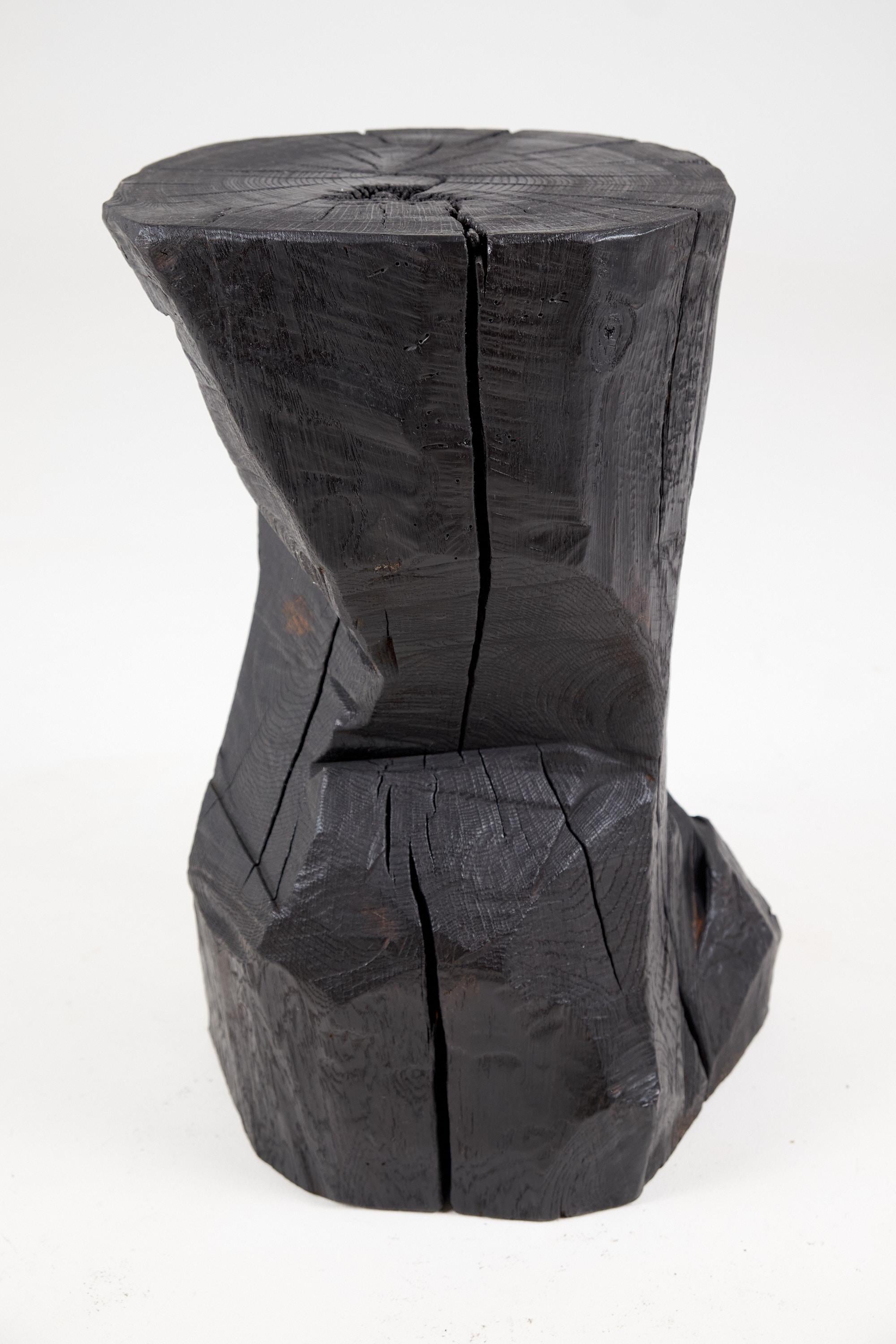 XXIe siècle et contemporain Solid Burnt Black Wood, Rustic Sculptural Side Table/Pedestal, Unique, Logniture en vente