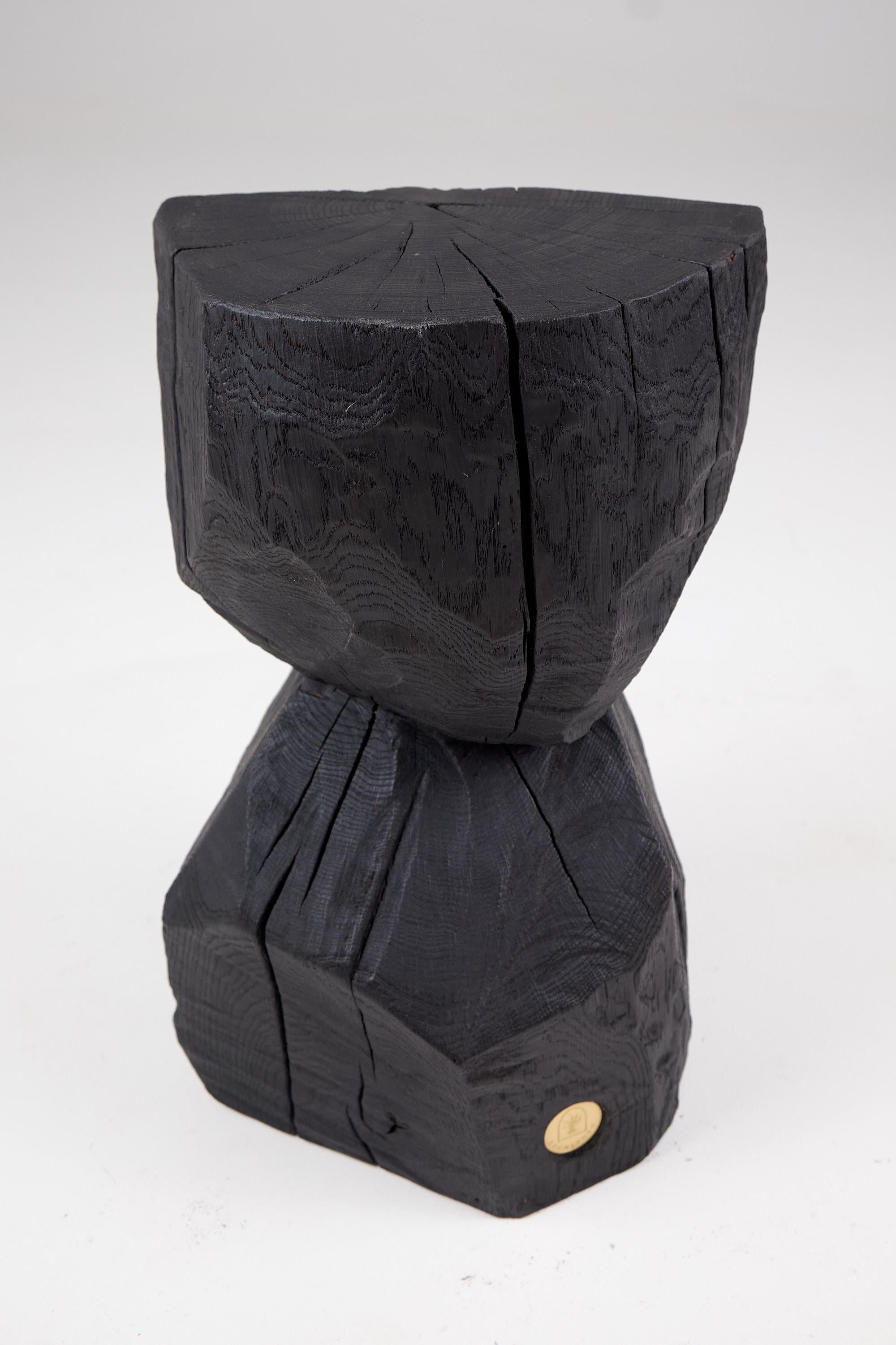 Solid Burnt Black Wood, Rustic Sculptural Side Table/Pedestal, Unique, Logniture en vente 1
