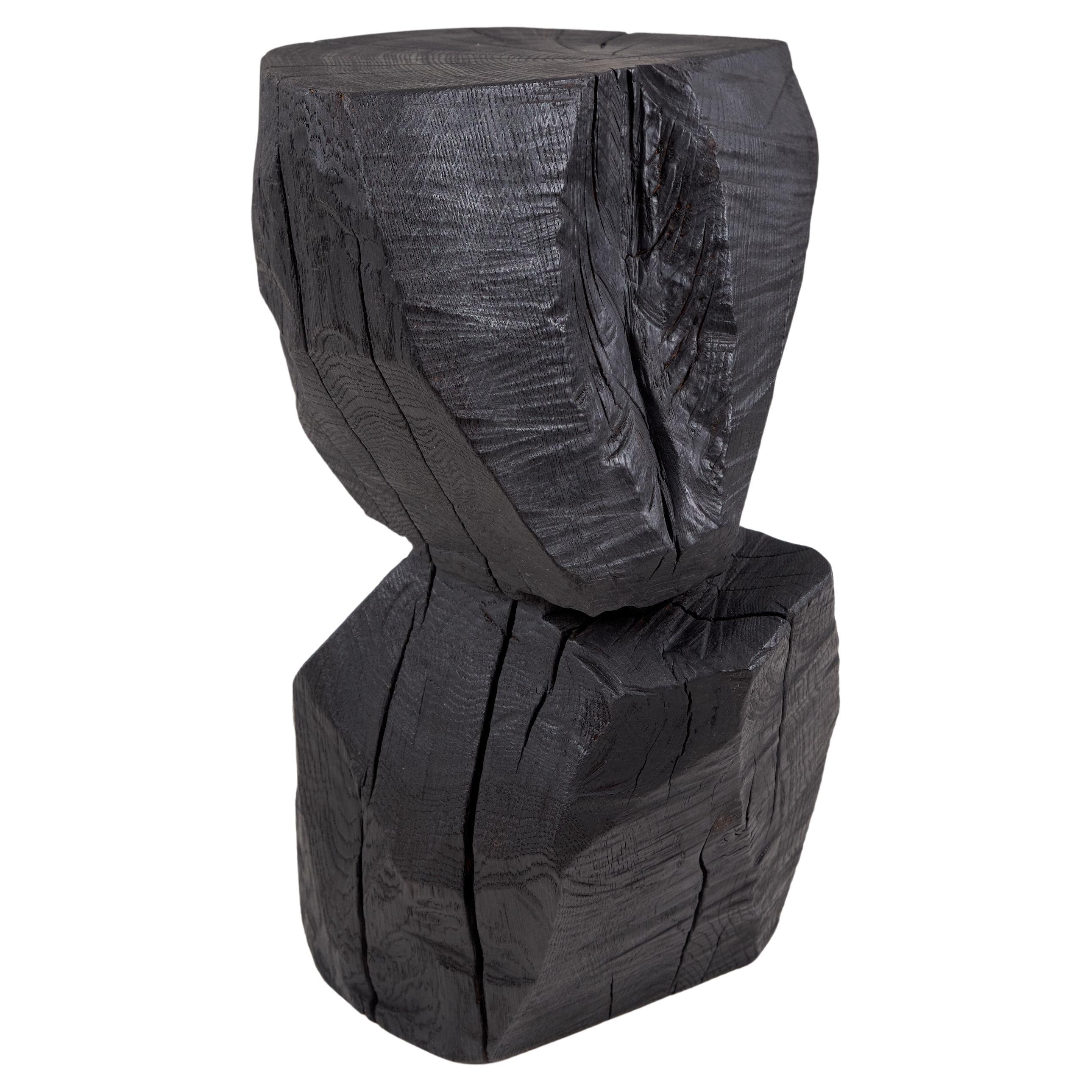 Rustikaler skulpturaler Beistelltisch/Sockel aus massivem gebranntem schwarzem Holz, einzigartig, Logniture