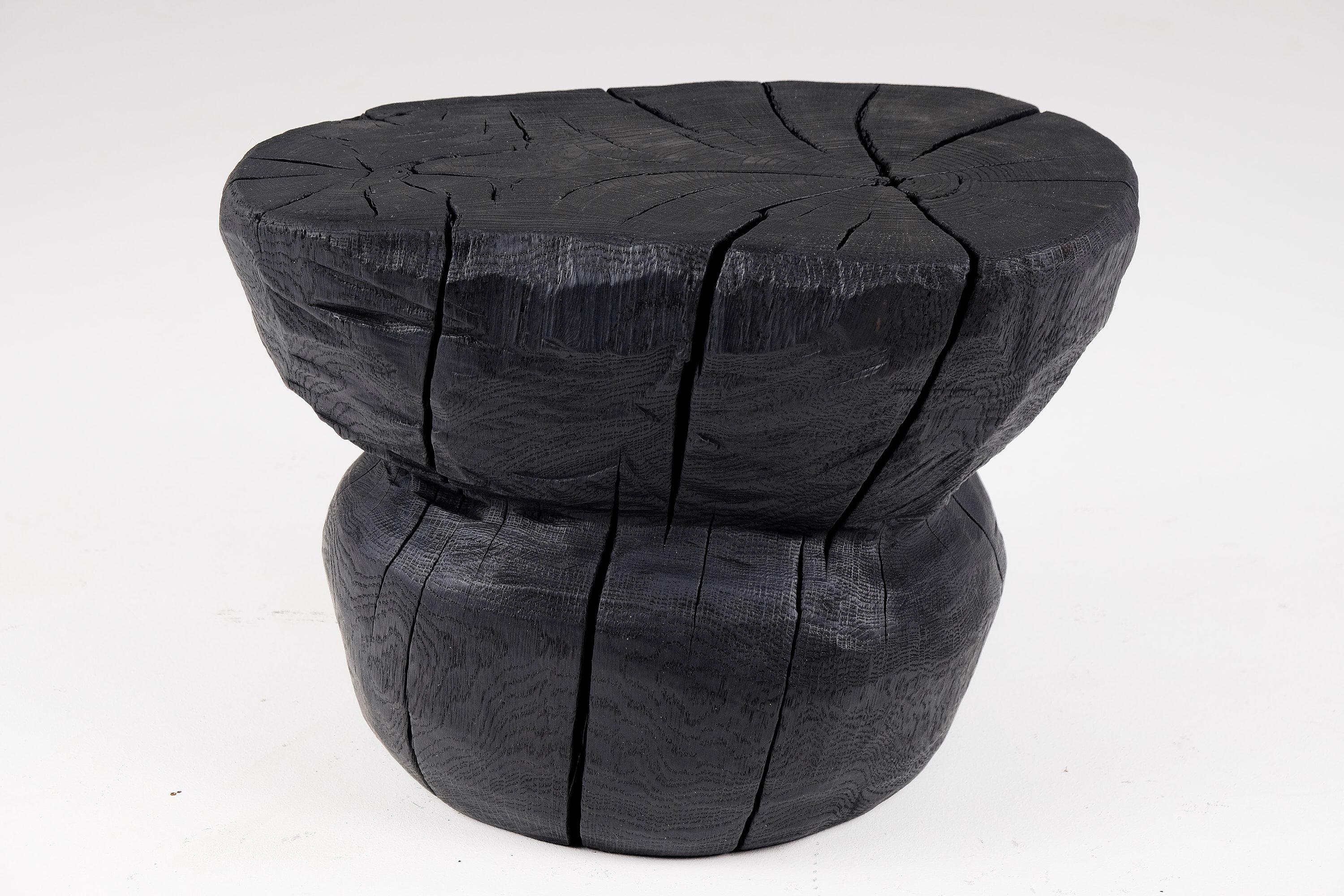 Tabouret/table d'appoint sculptural brutaliste en bois brûlé massif,  Unique, original 1/1 en vente 2