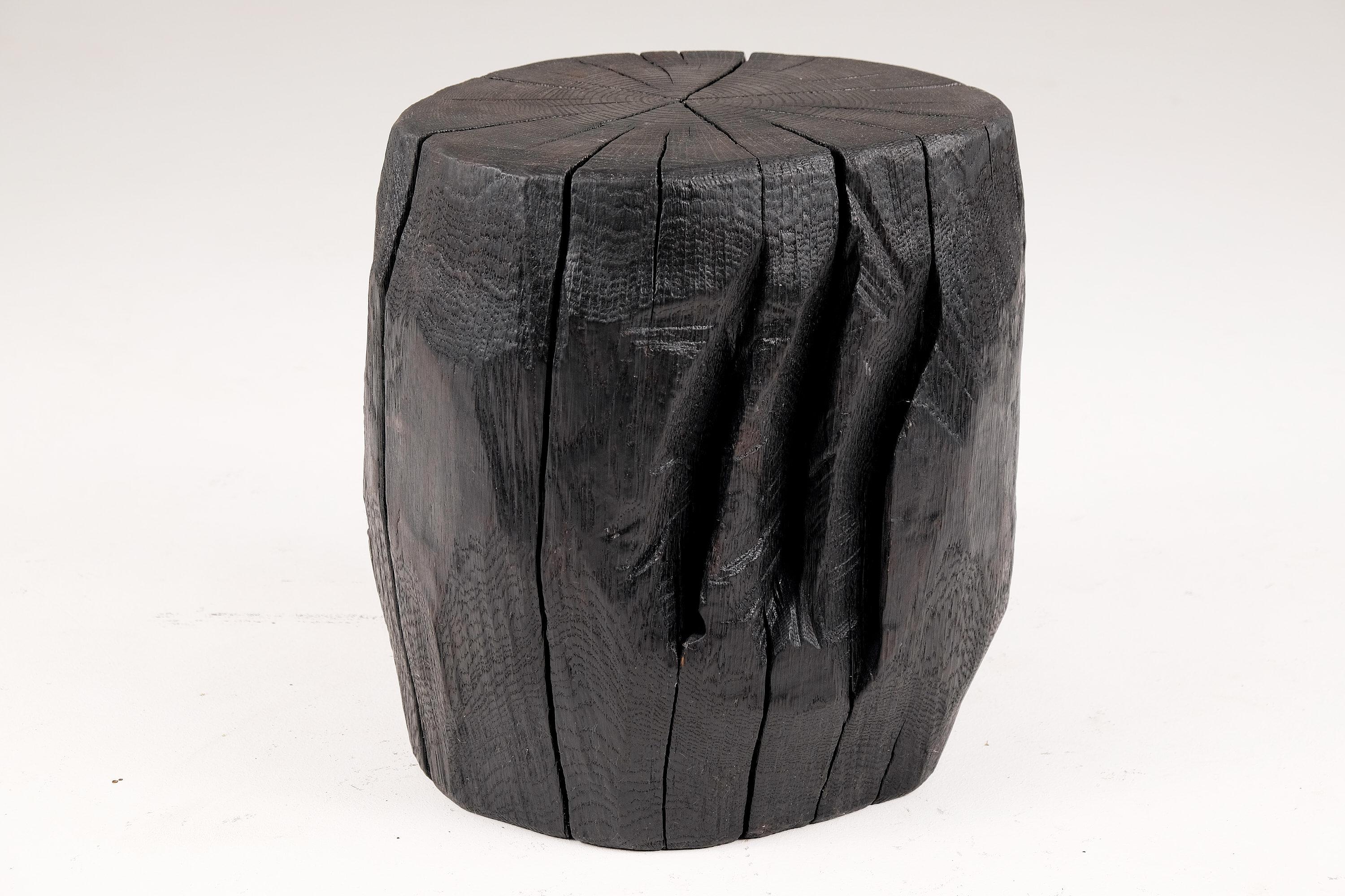 Tabouret/table d'appoint sculptural brutaliste en bois brûlé massif,  Unique, original 1/1 en vente 3
