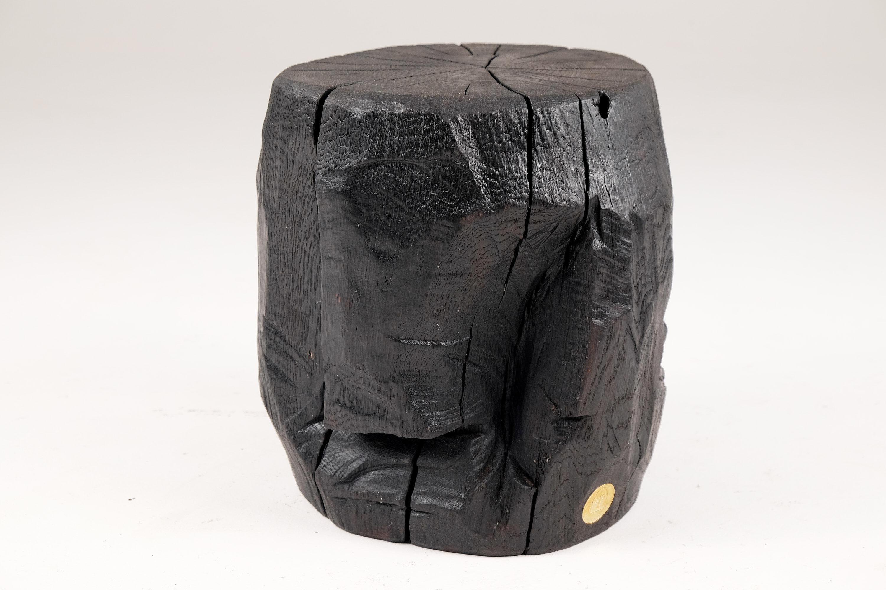 Tabouret/table d'appoint sculptural brutaliste en bois brûlé massif,  Unique, original 1/1 en vente 6