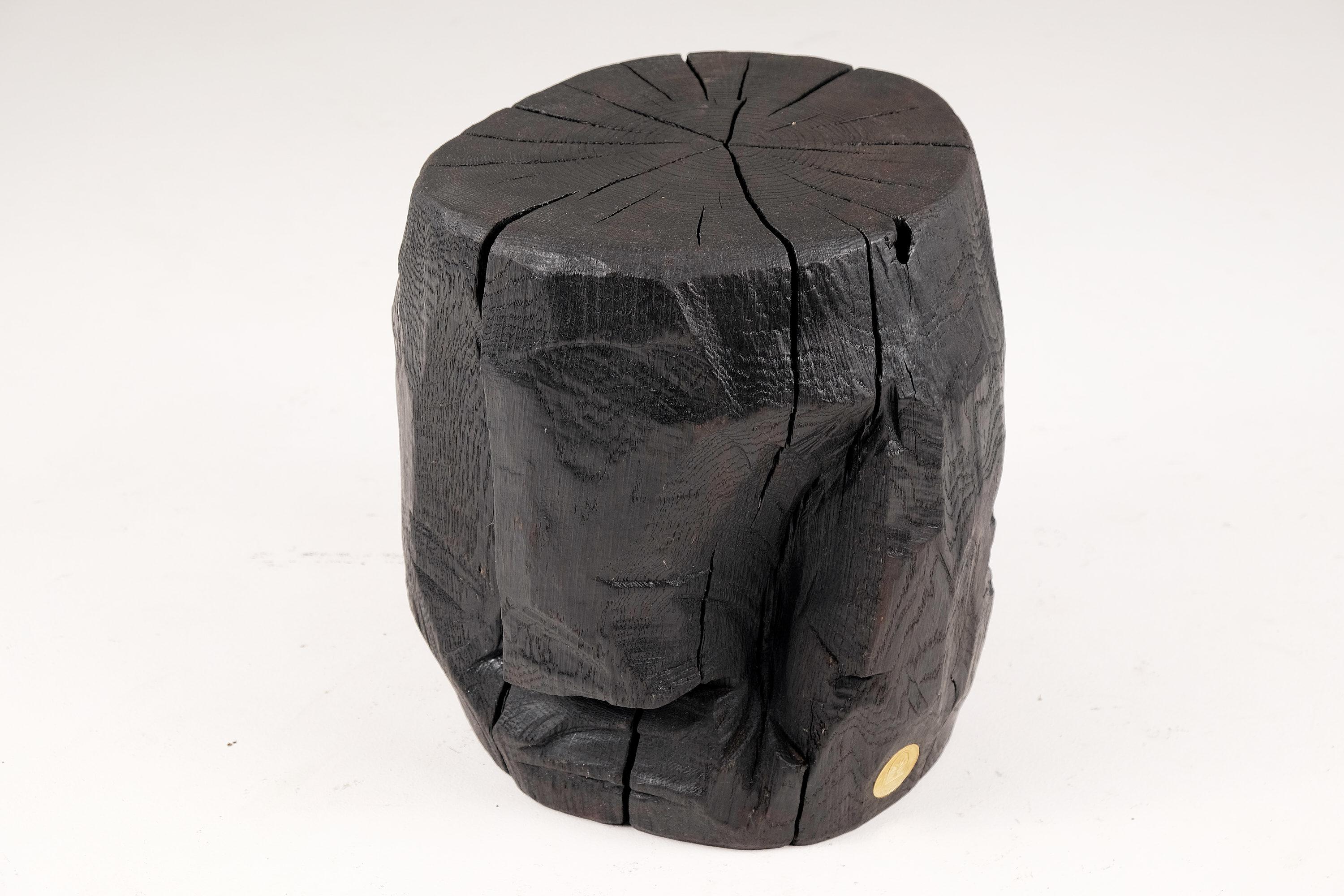 Tabouret/table d'appoint sculptural brutaliste en bois brûlé massif,  Unique, original 1/1 en vente 7