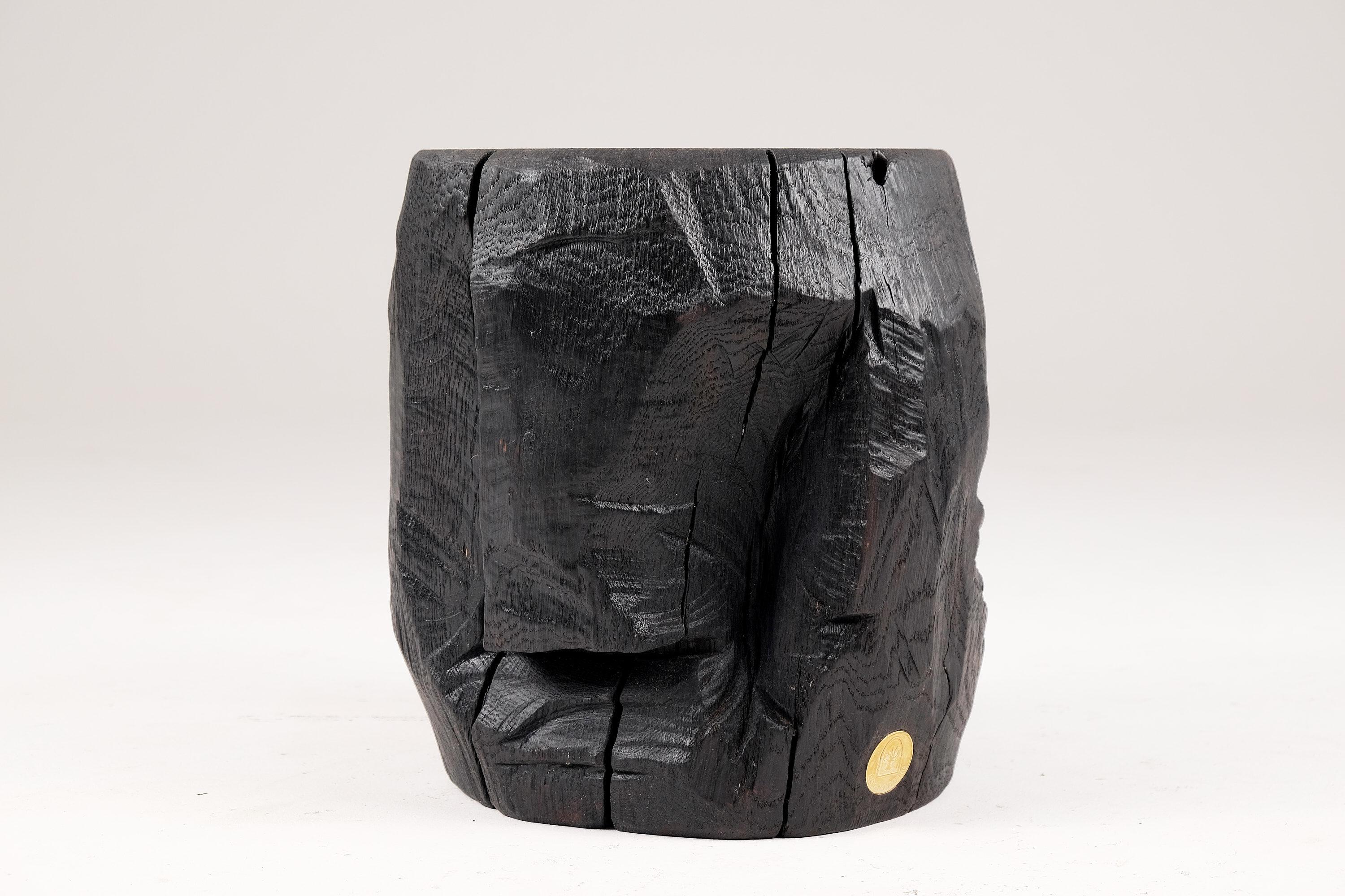 Tabouret/table d'appoint sculptural brutaliste en bois brûlé massif,  Unique, original 1/1 en vente 8