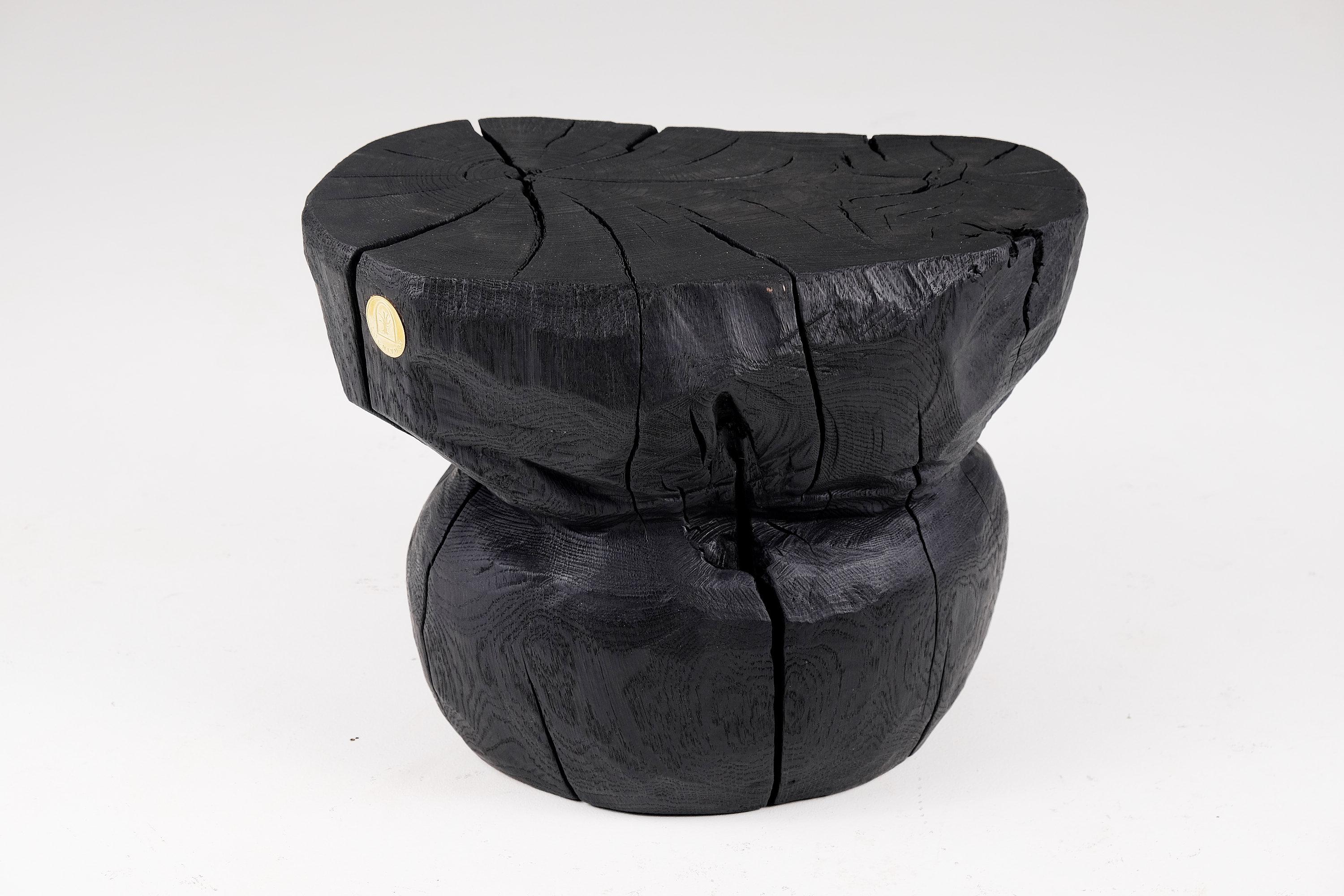 Brutalisme Tabouret/table d'appoint sculptural brutaliste en bois brûlé massif,  Unique, original 1/1 en vente