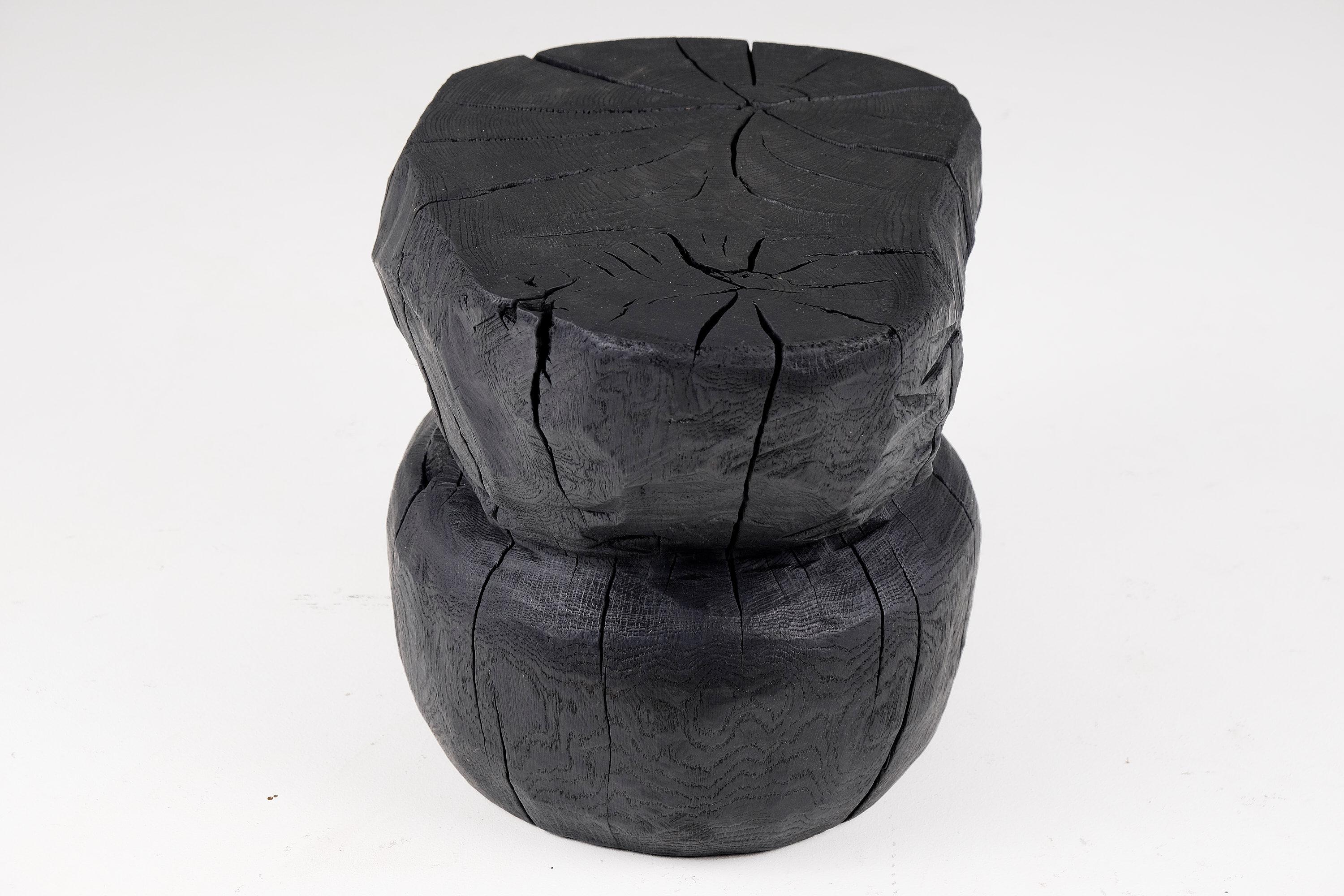 Tabouret/table d'appoint sculptural brutaliste en bois brûlé massif,  Unique, original 1/1 Neuf - En vente à Stara Gradiška, HR