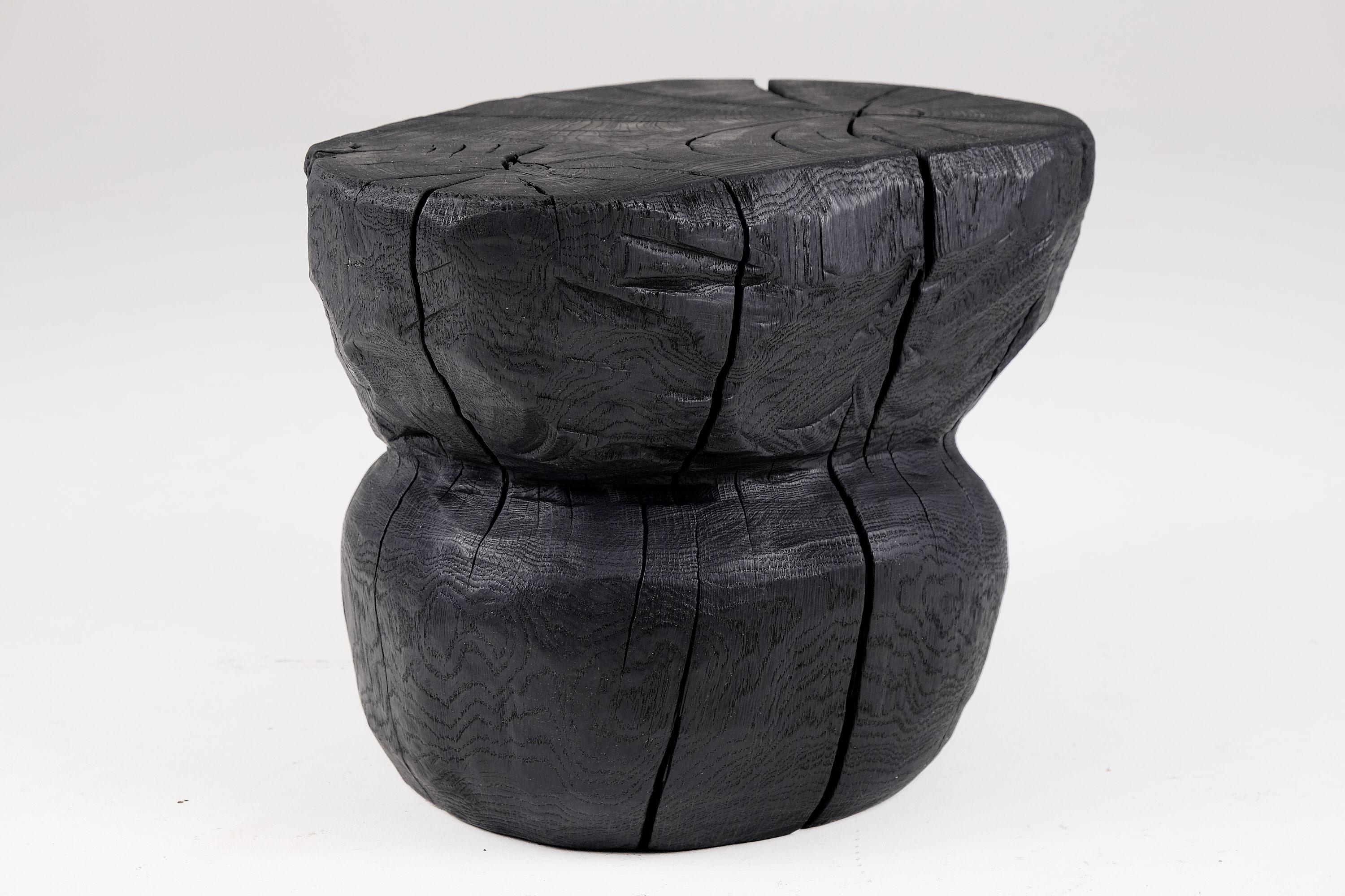 XXIe siècle et contemporain Tabouret/table d'appoint sculptural brutaliste en bois brûlé massif,  Unique, original 1/1 en vente