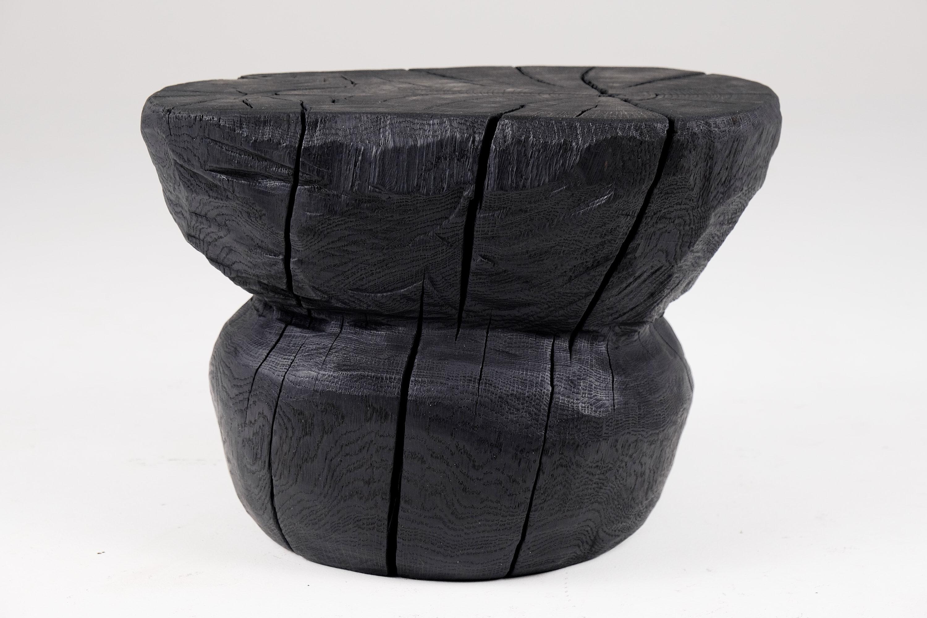 Tabouret/table d'appoint sculptural brutaliste en bois brûlé massif,  Unique, original 1/1 en vente 1