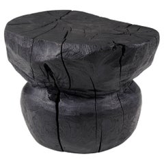 Brutalistischer skulpturaler Hocker/Beistelltisch aus massivem gebranntem Holz,  Einzigartig, Original 1/1