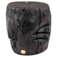 Brutalistischer skulpturaler Hocker/Beistelltisch aus massivem gebranntem Holz,  Einzigartig, Original 1/1