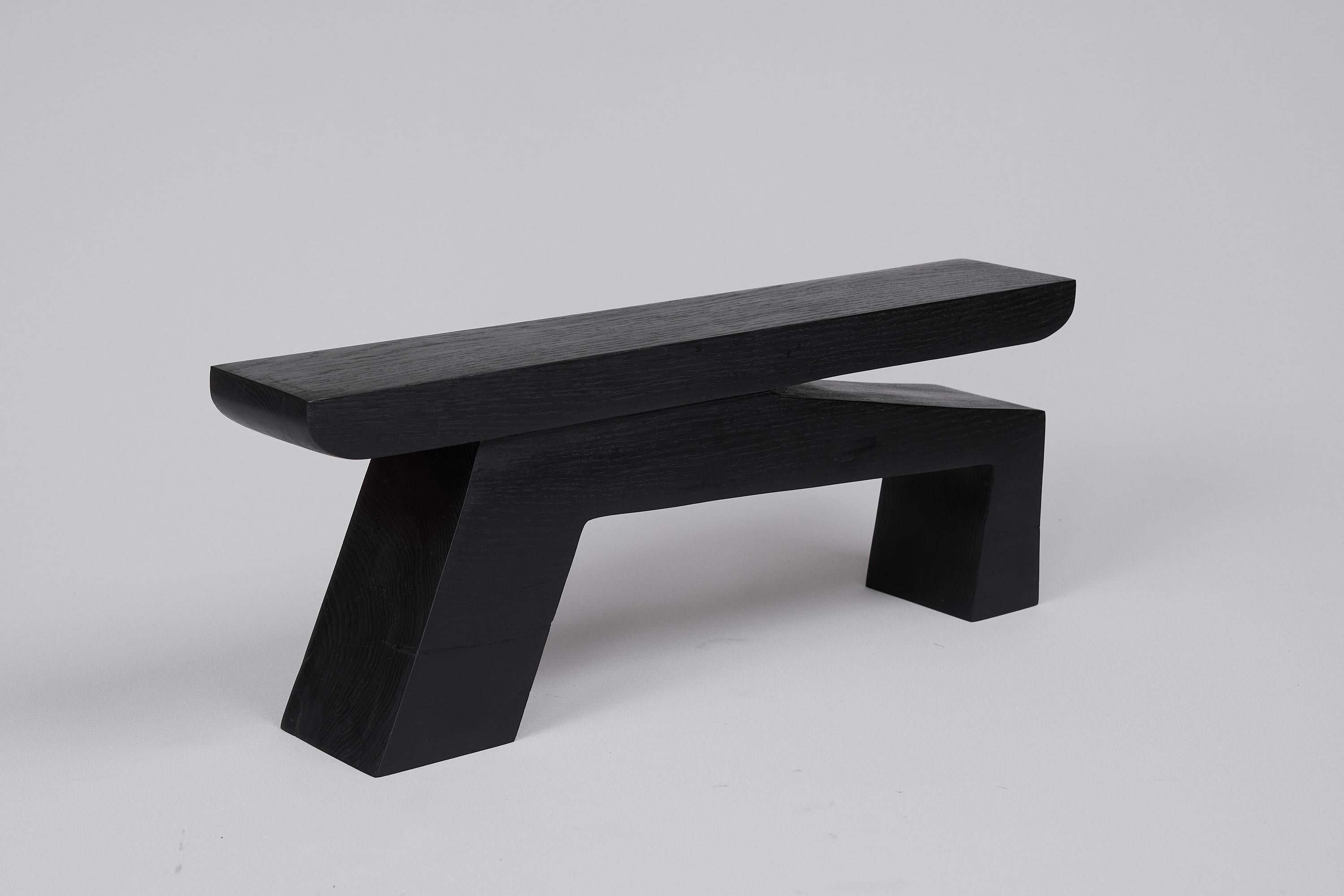 Bois massif brûlé, table d'appoint sculpturale, design contemporain original, Logniture Neuf - En vente à Stara Gradiška, HR