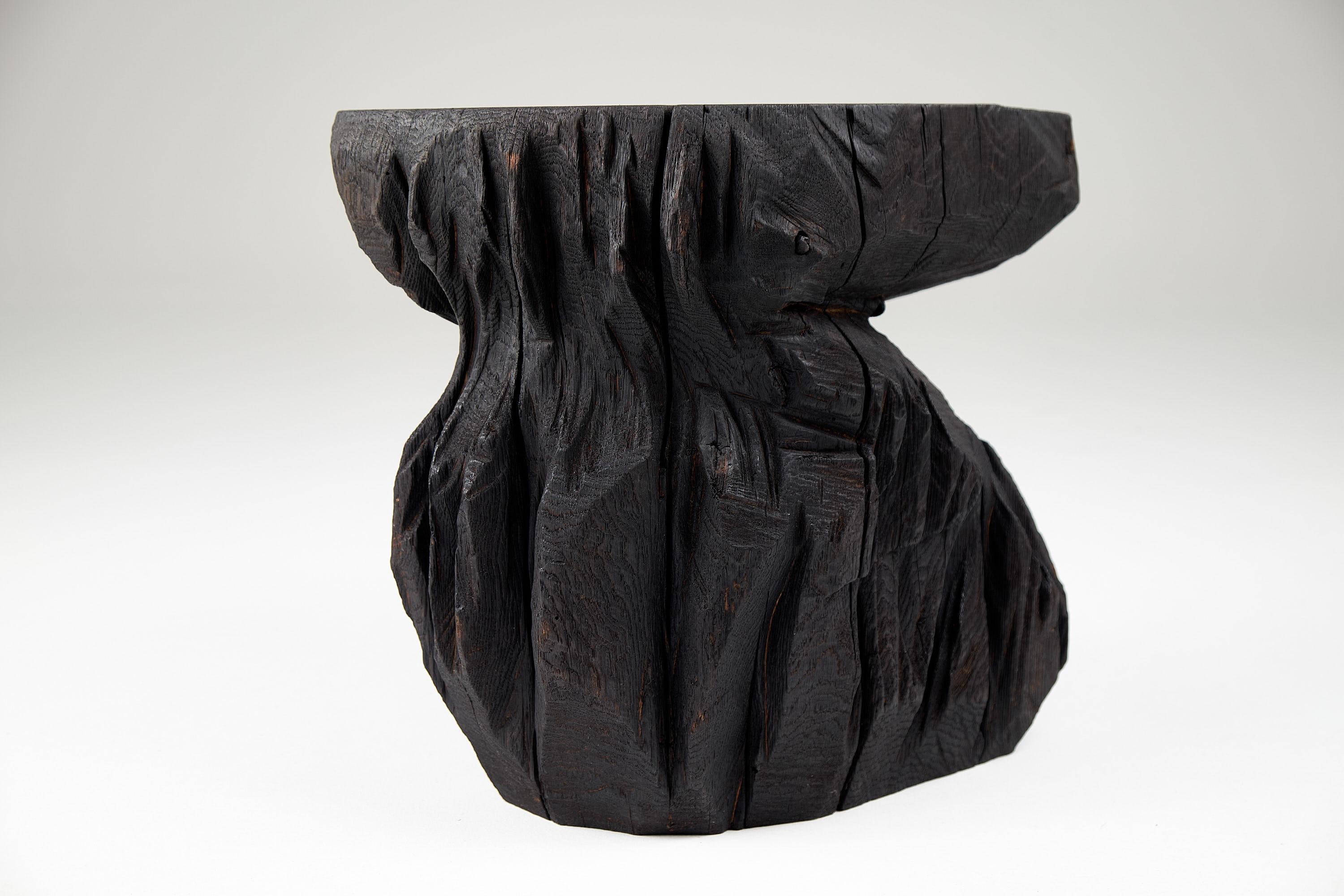Bois brûlé massif, tabouret/table d'appoint sculptural, roche, design original, Logniture en vente 3