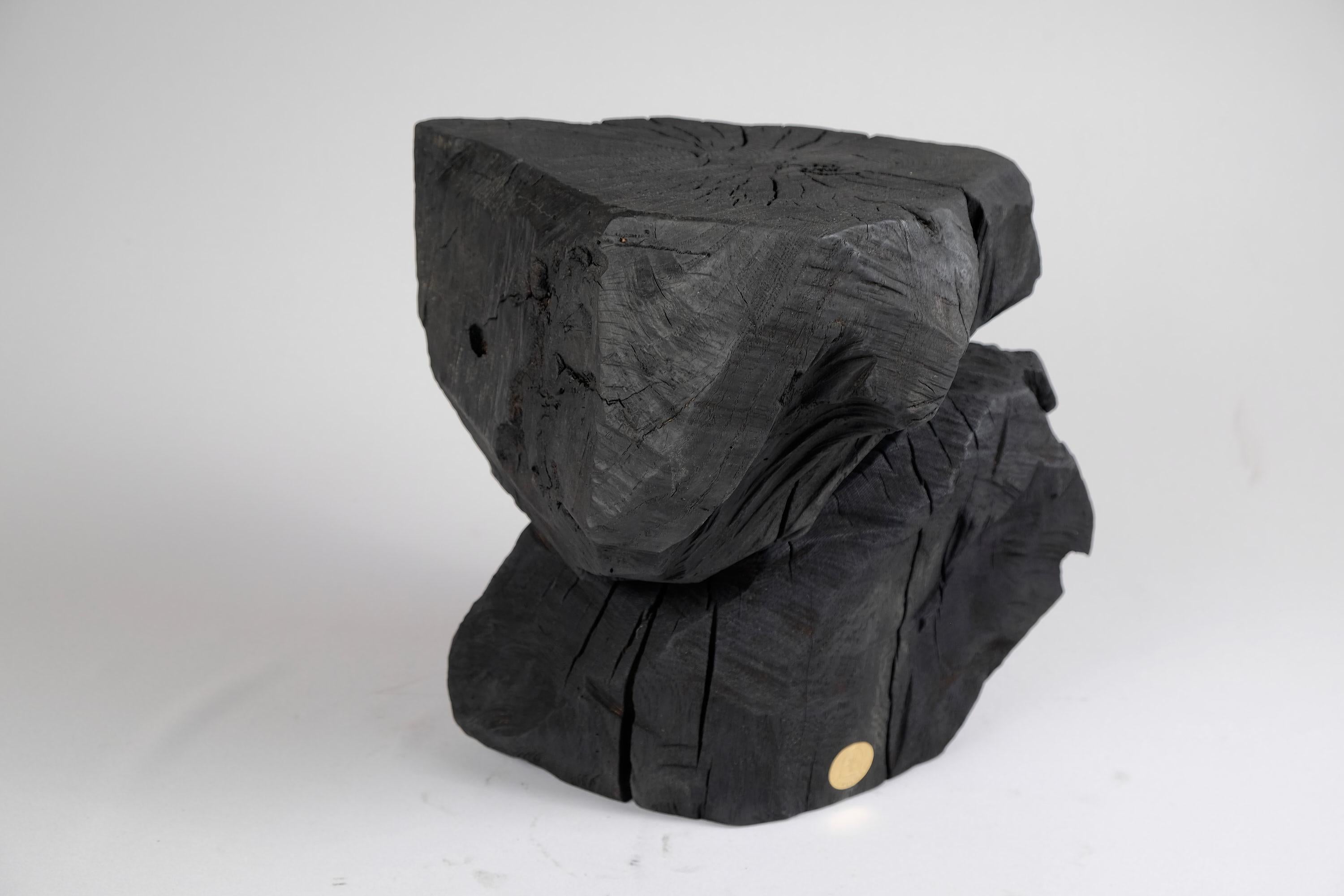 Bois brûlé massif, tabouret/table d'appoint sculptural, roche, design original, Logniture en vente 7