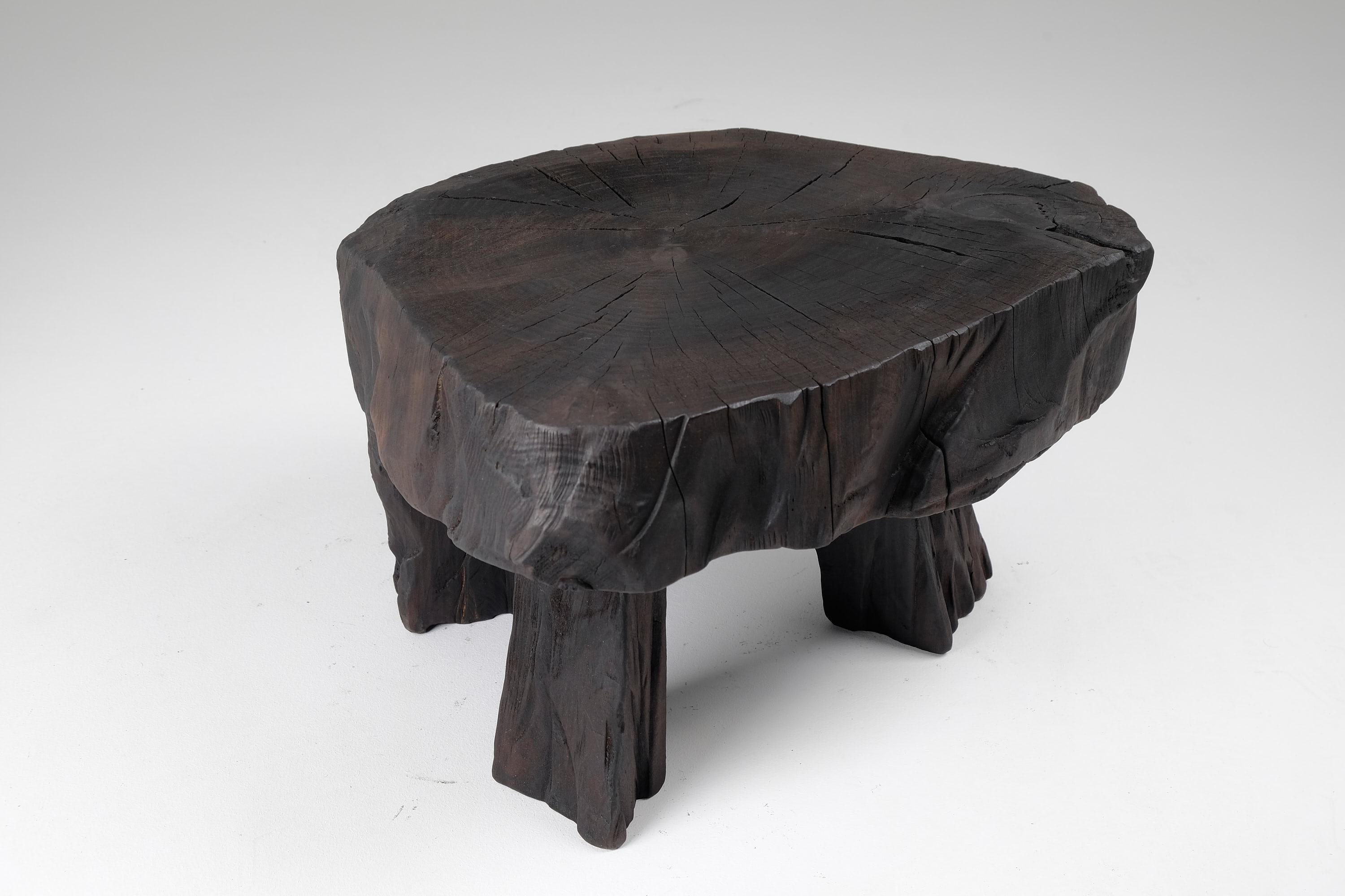Table tabouret/table d'appoint sculpturale en bois brûlé massif, design original, Logniture en vente 6