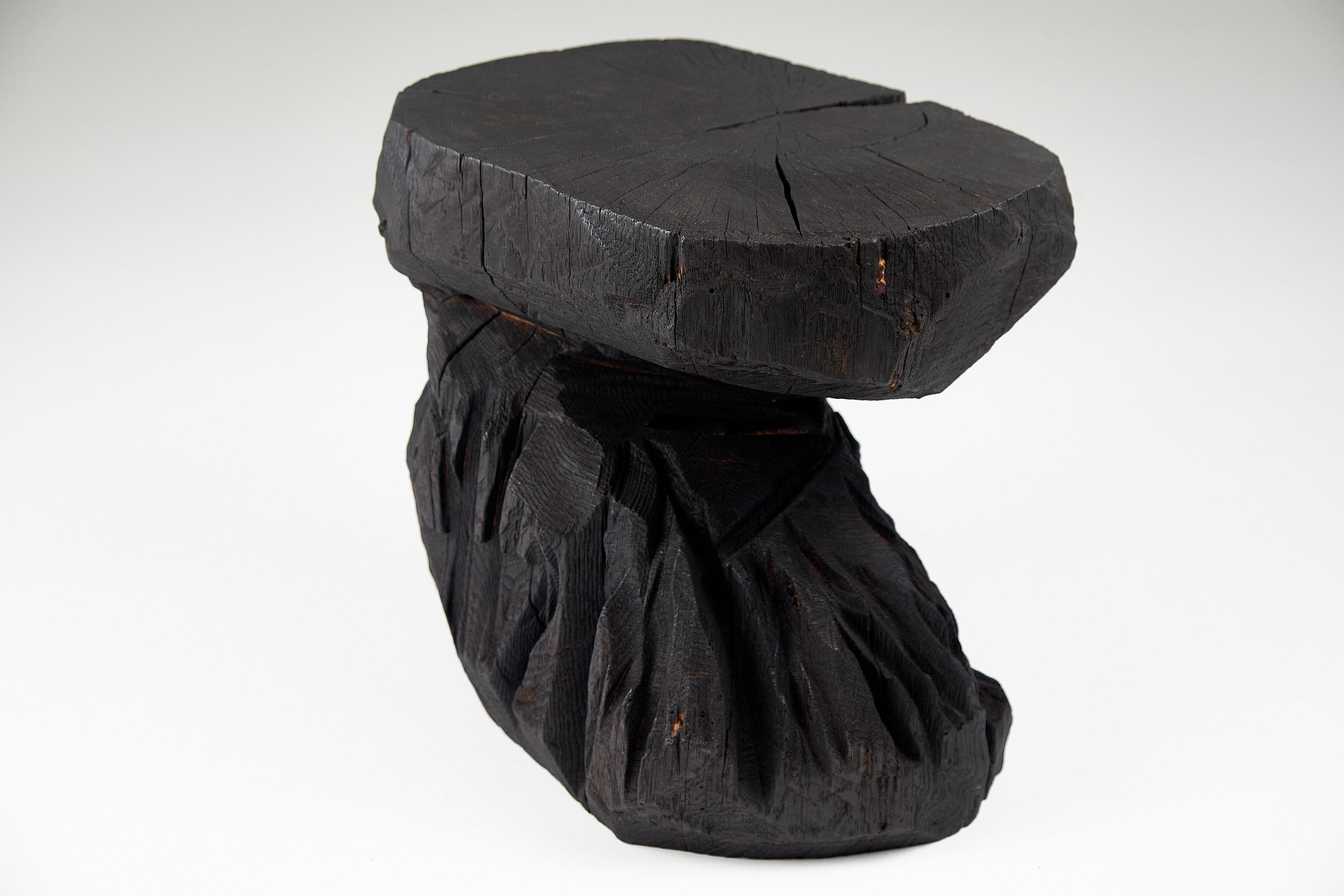 Bois brûlé massif, tabouret/table d'appoint sculptural, roche, design original, Logniture en vente 7