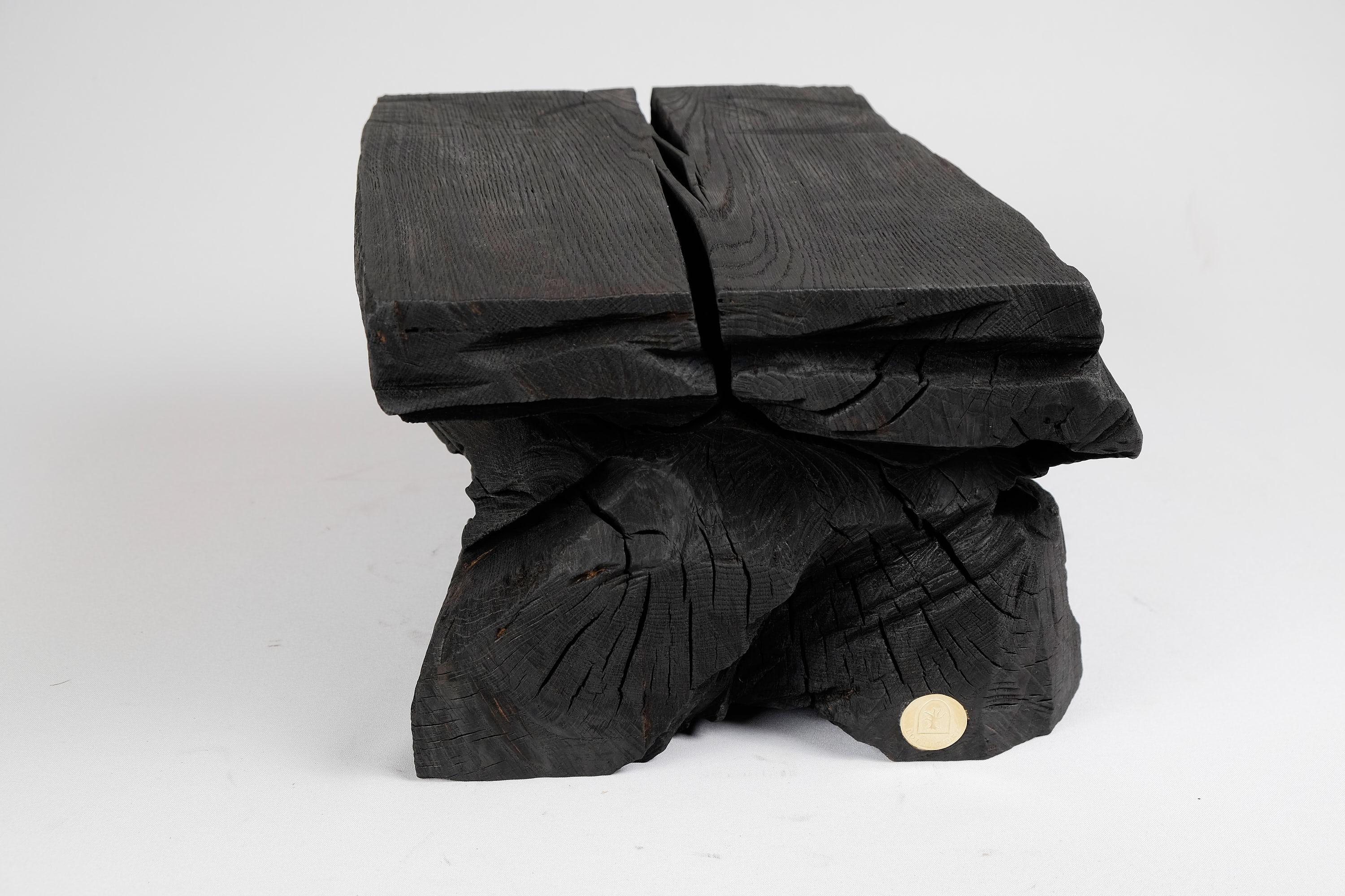 Croate Bois brûlé massif, tabouret/table d'appoint sculptural, roche, design original, Logniture en vente