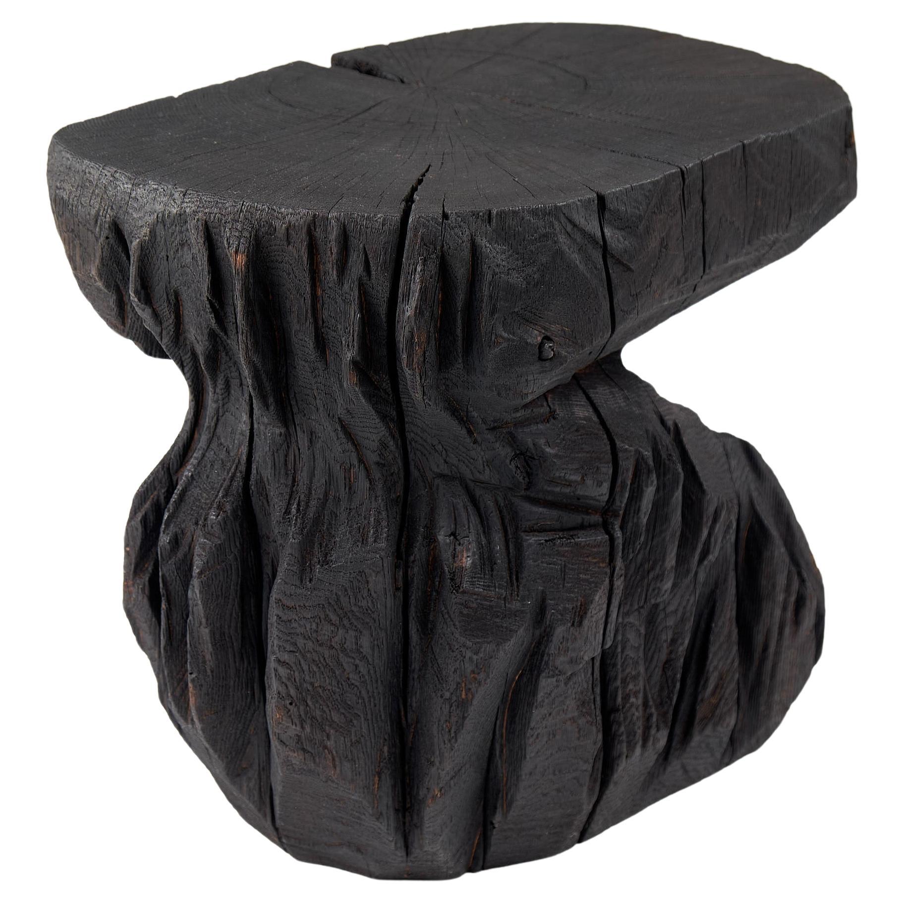 Massives gebranntes Holz, Skulpturaler Hocker/Beistelltisch, Rock, Originelles Design/One, Logniture im Angebot