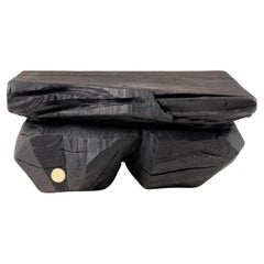 Madera maciza quemada, banco escultórico/mesa auxiliar  Diseño original, Jownik