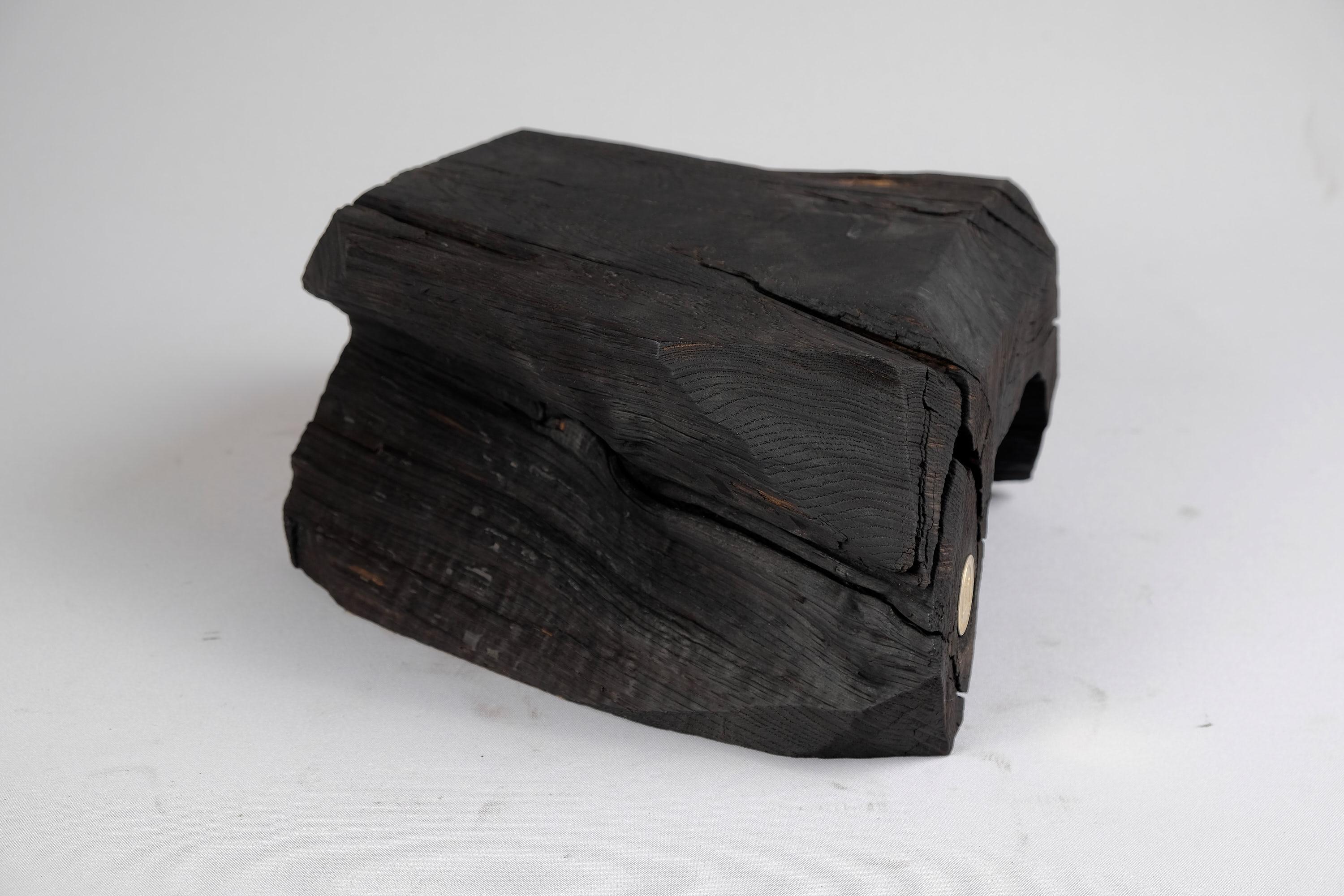 Massives gebranntes Holz, Beistelltisch, Hocker, Original Contemporary Design im Angebot 4
