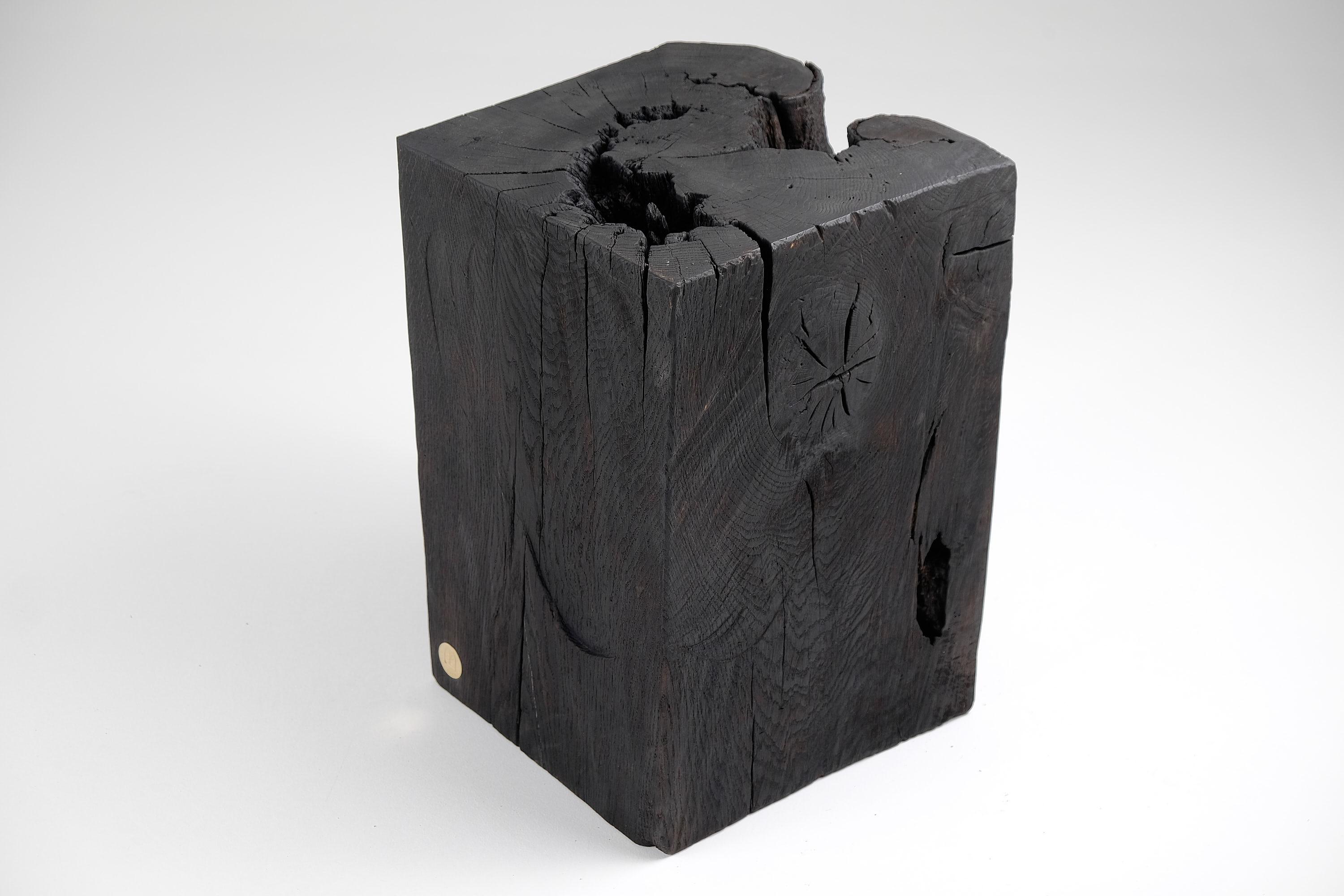 Massives gebranntes Holz, Beistelltisch, Hocker, Original Contemporary Primative Design im Angebot 7