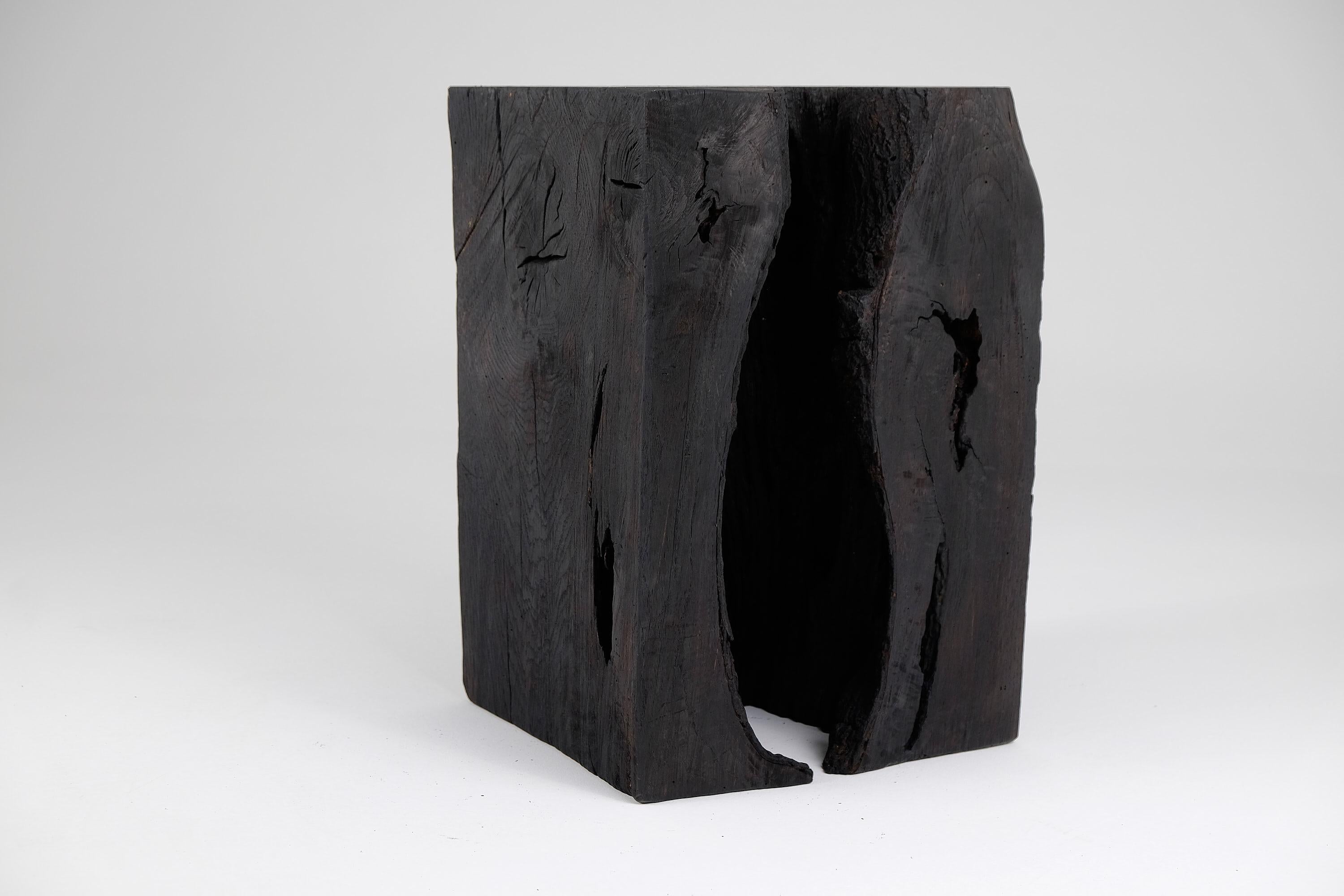 Massives gebranntes Holz, Beistelltisch, Hocker, Original Contemporary Primative Design im Angebot 8