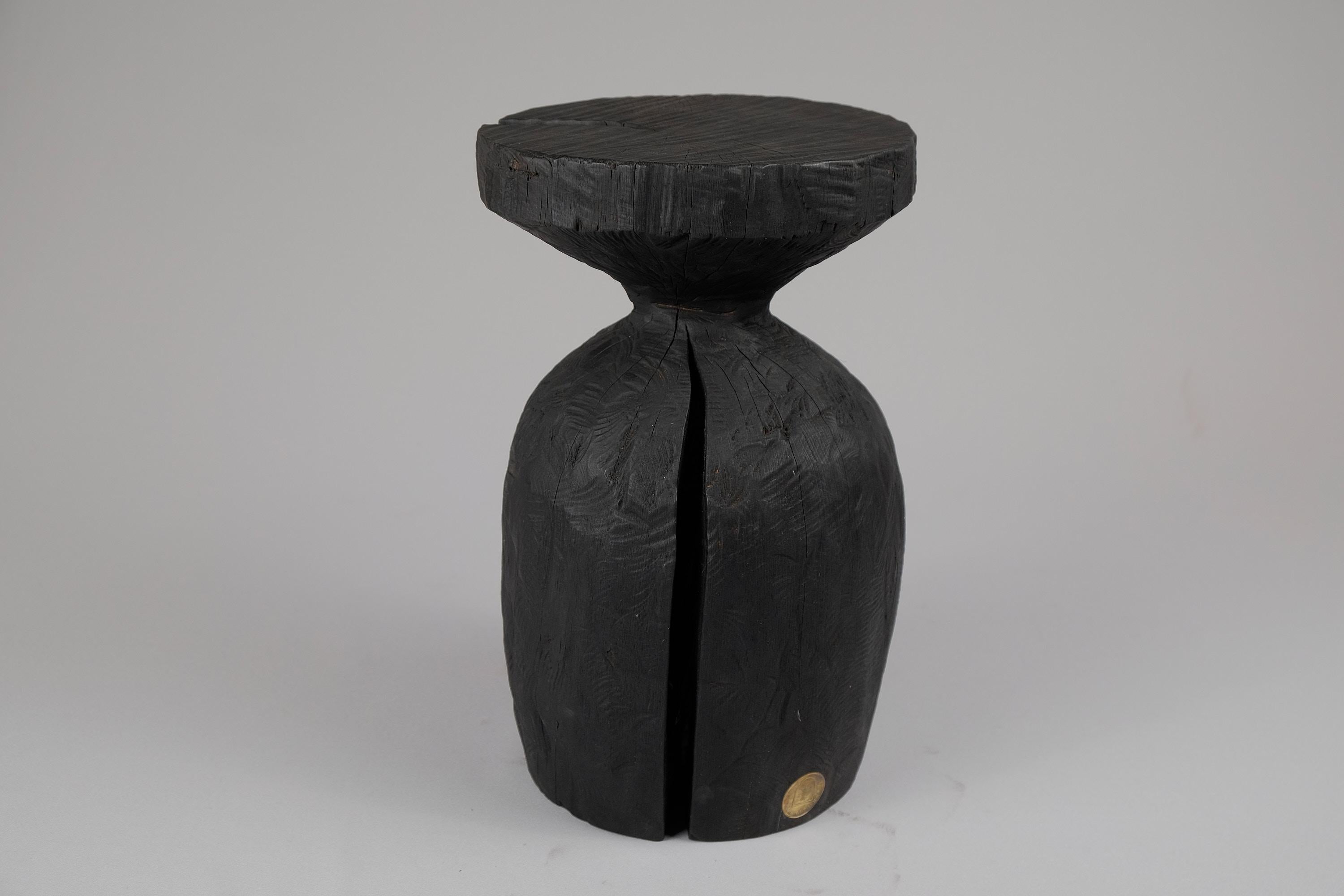 Sculpté Solid Burnt Wood, Side Table, Stool, Original Design, Logniture en vente