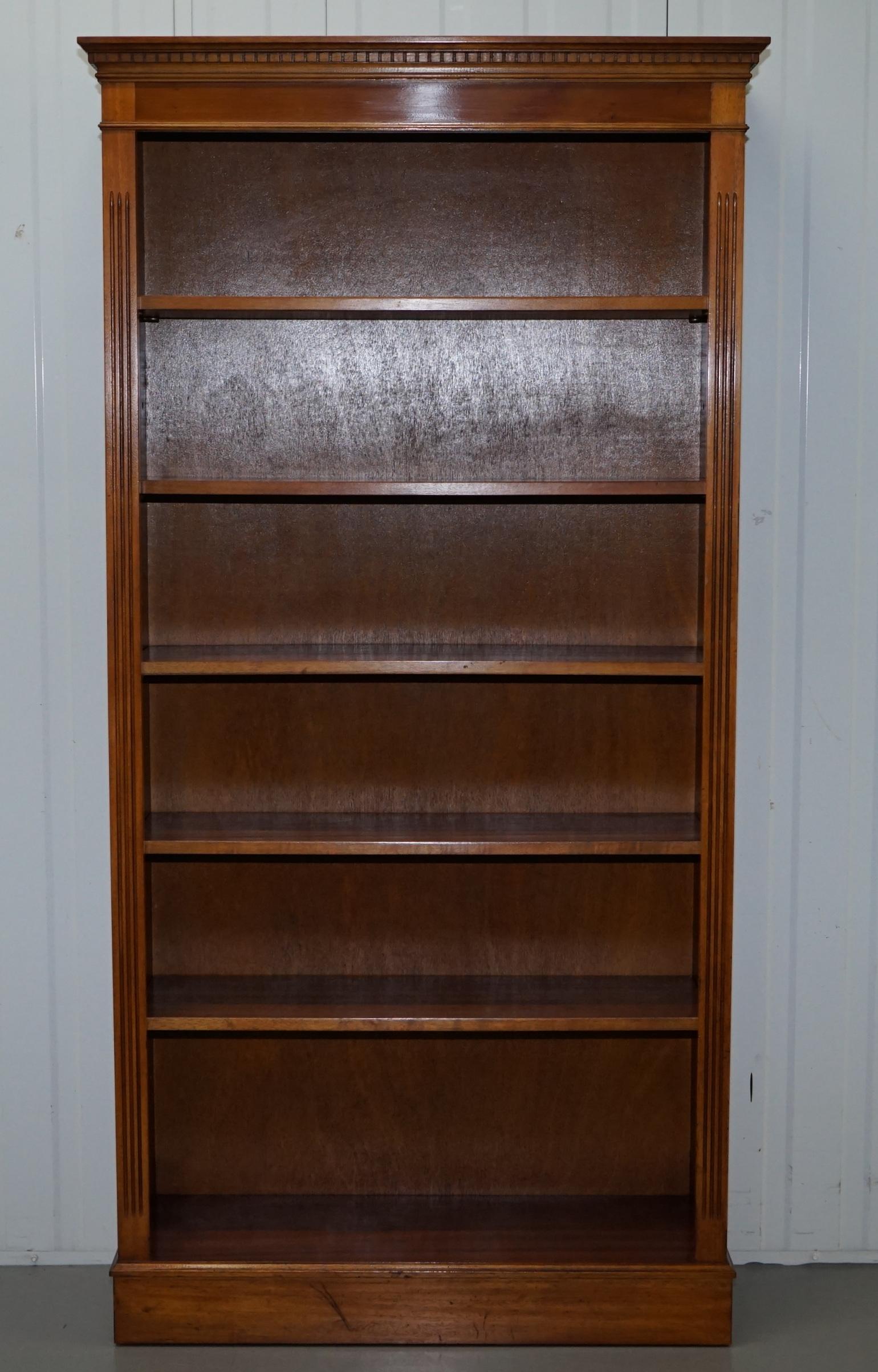 We are delighted to offer for sale this very nice vintage burr yew wood library bookcase with adjustable shelves

A good looking and well made piece in excellent order throughout, all shelves can be removed and or height adjusted

We have