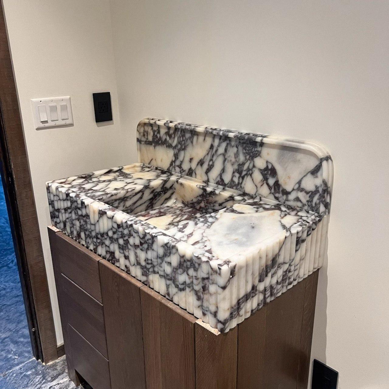 Solid Calacatta Viola Marble Sibk - Handmade Wall Mounted Viola Sink In New Condition For Sale In İnegöl, TR