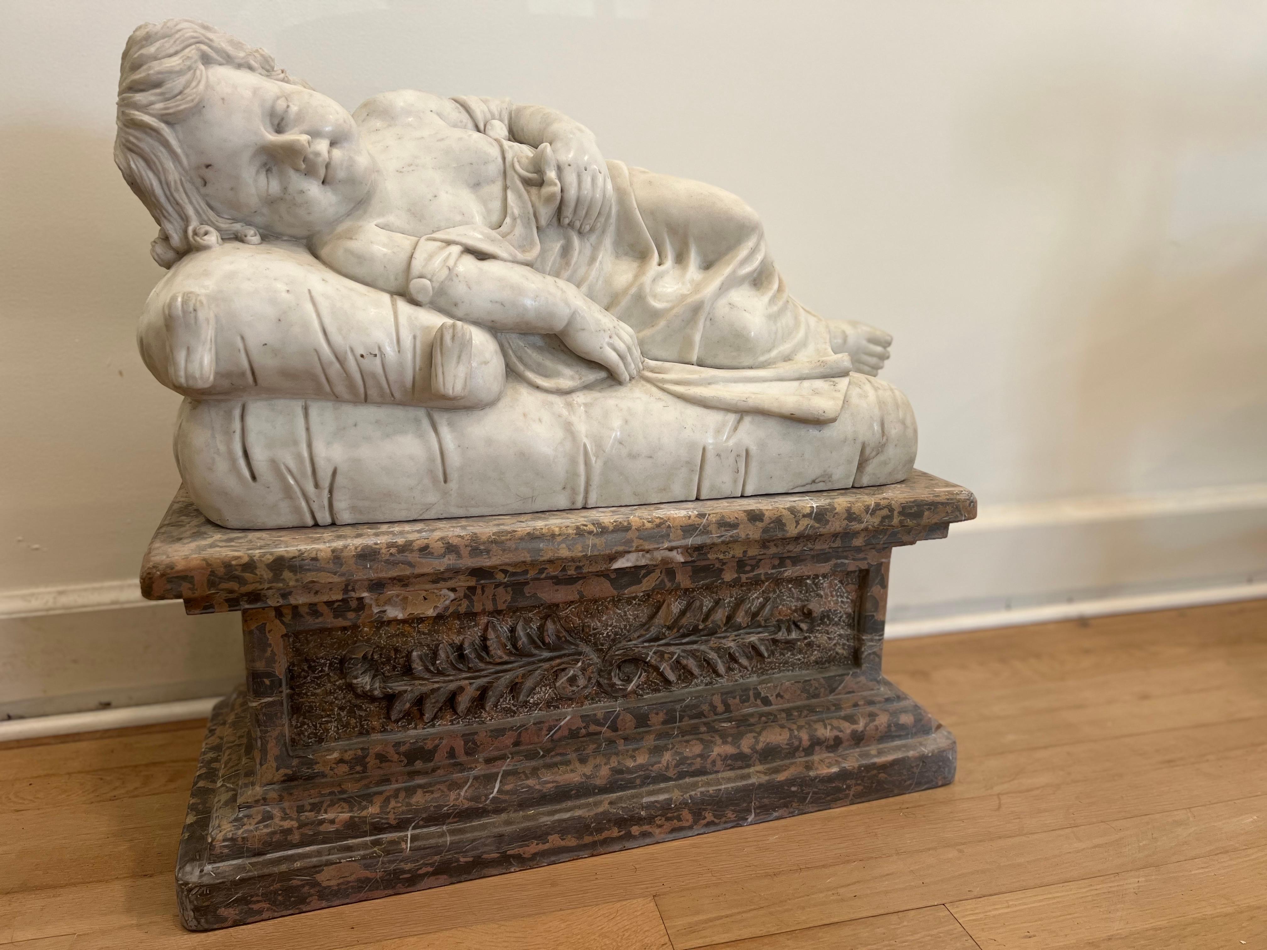 Statua in marmo nello stile di François Duquesnoy.  Abbiamo una statua simile di 