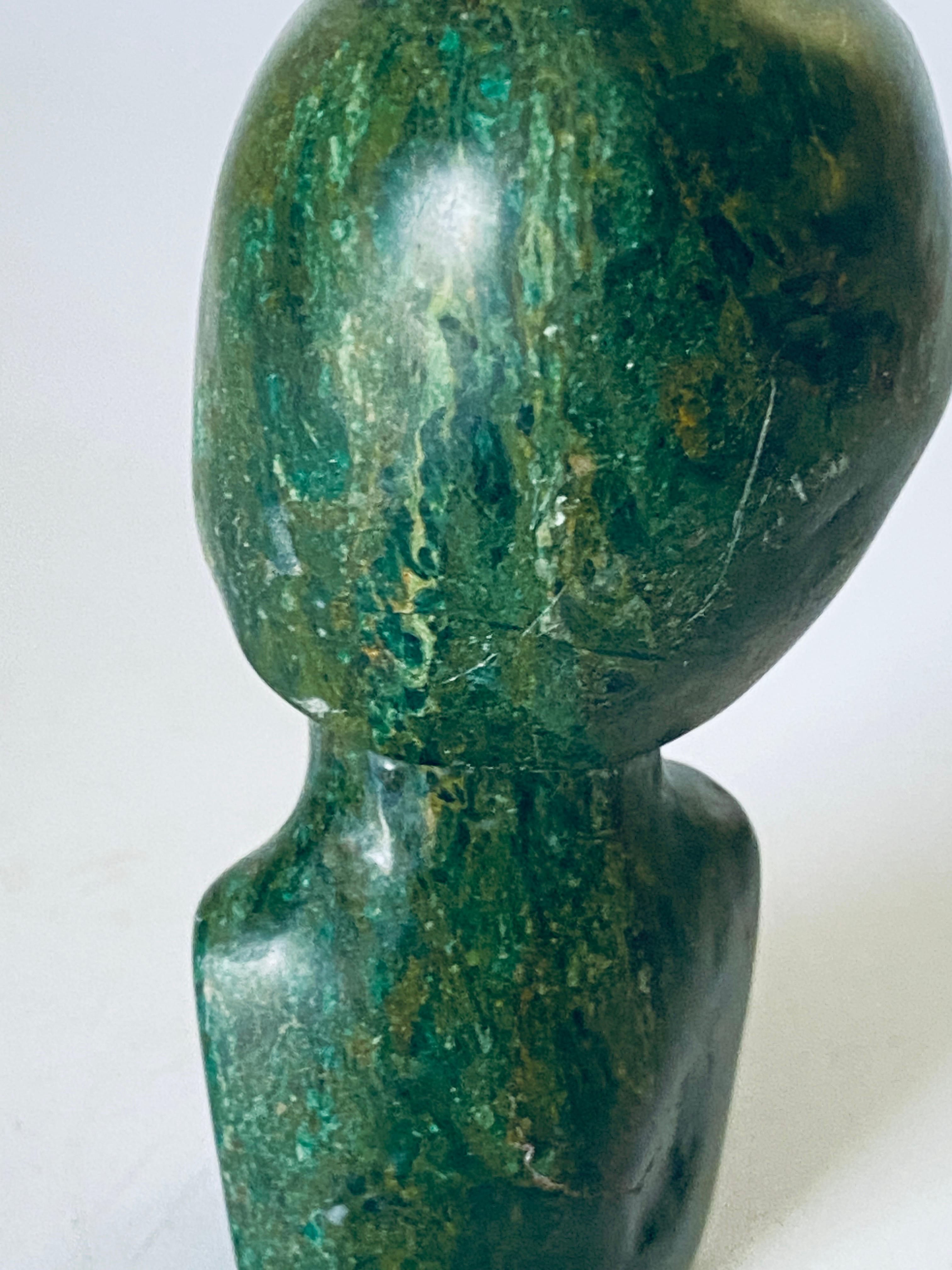 Solid Carved Malchite Head Sculpture or Paperweight In Good Condition For Sale In Auribeau sur Siagne, FR