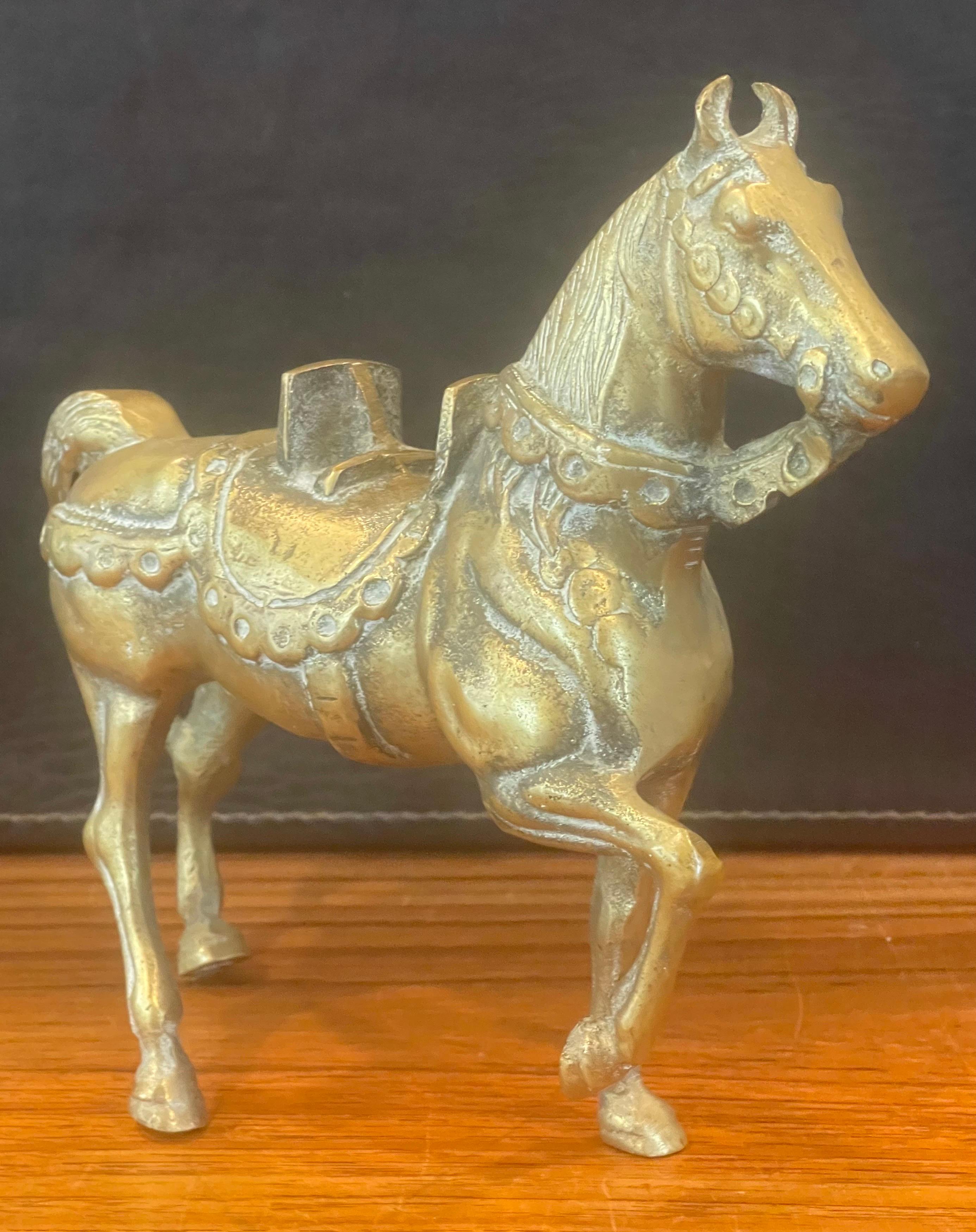 Solide Cast Messing Mittelalterliche gepanzerte Ritter auf Pferd Skulptur im Angebot 6