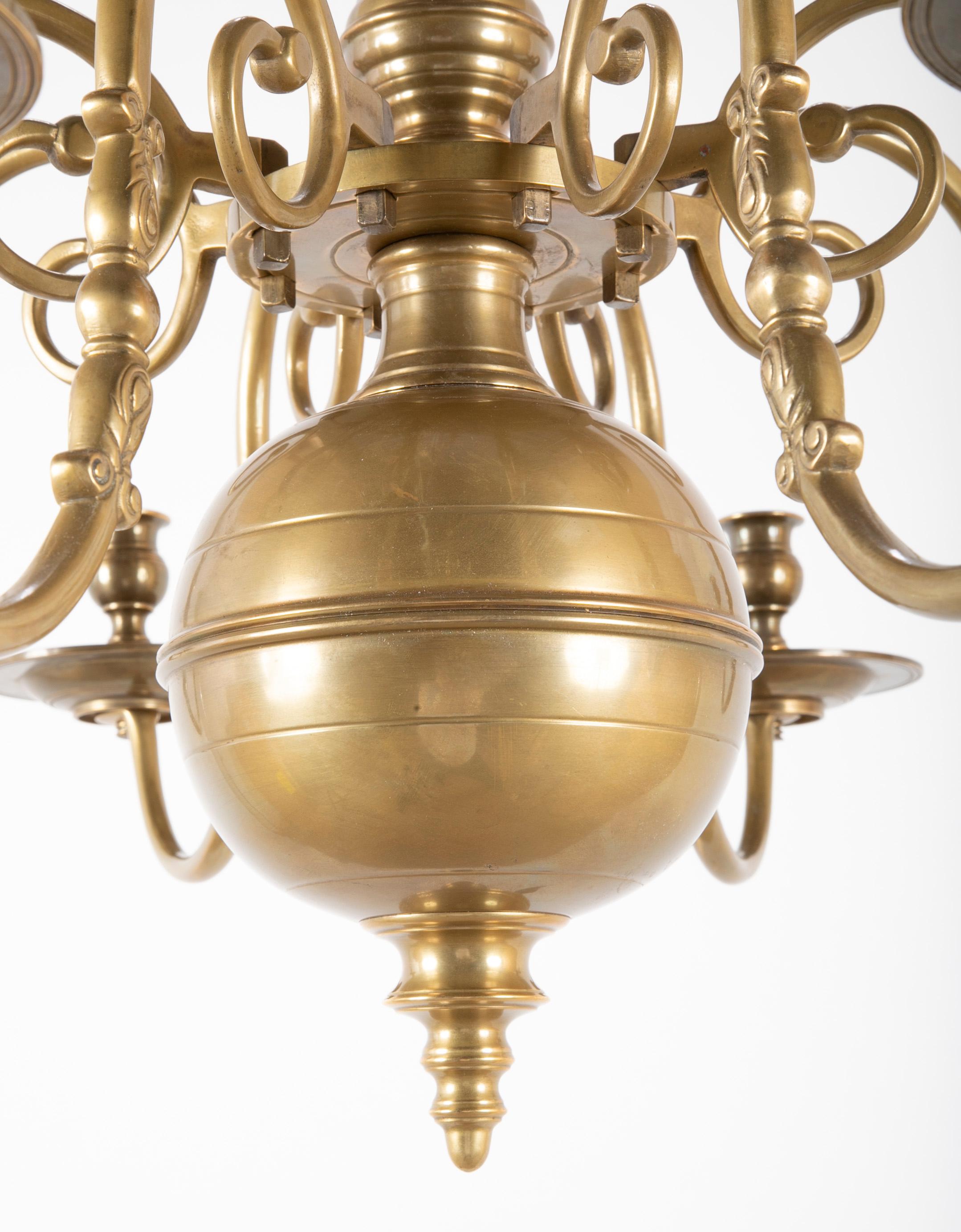 Solid Cast Brass Queen Anne Style Eight-Arm Chandelier with Rare Reflectors In Good Condition In Stamford, CT
