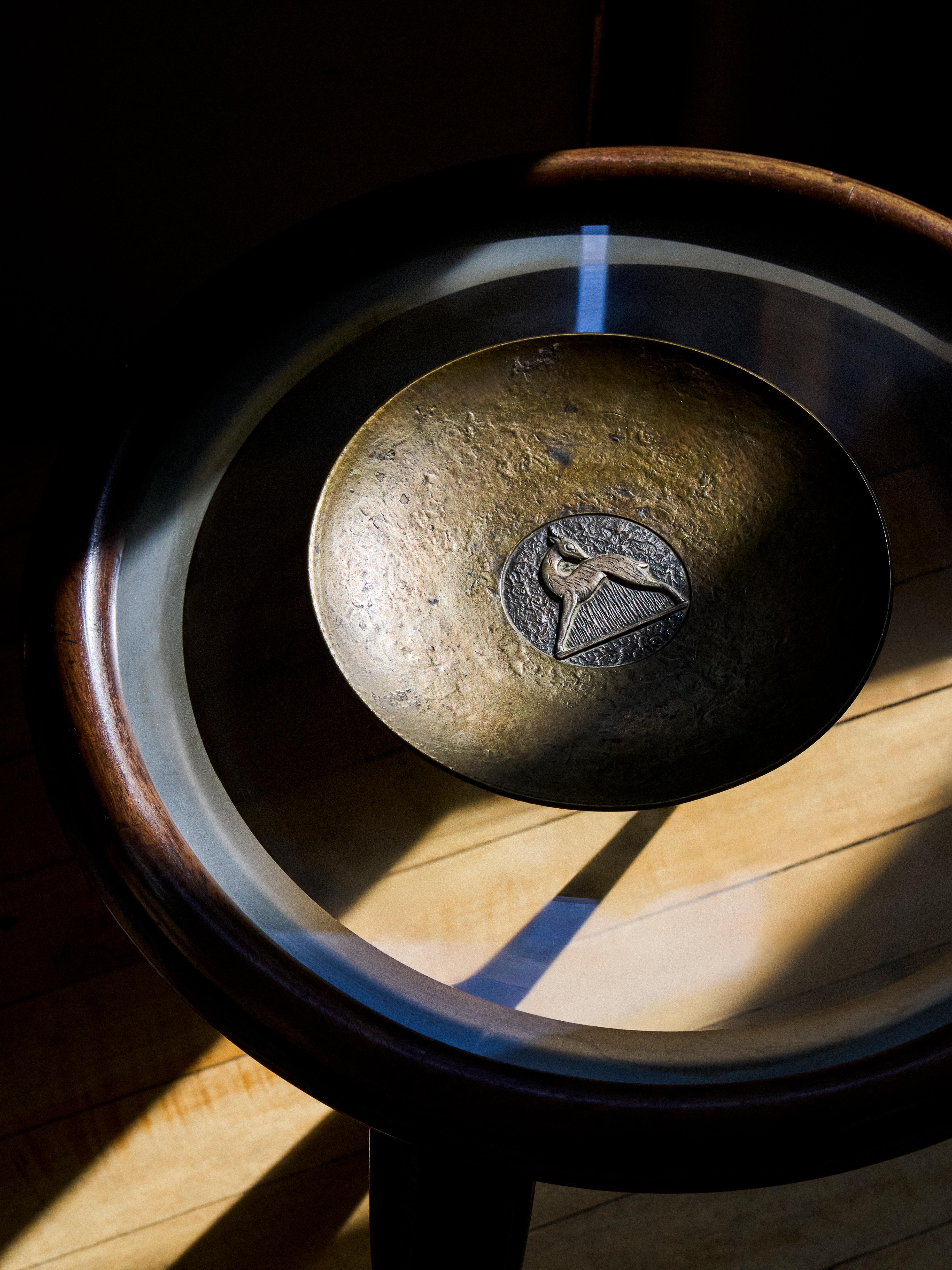 Plat à pied en bronze massif coulé par Evan Jensen pour Københaven en vente 1