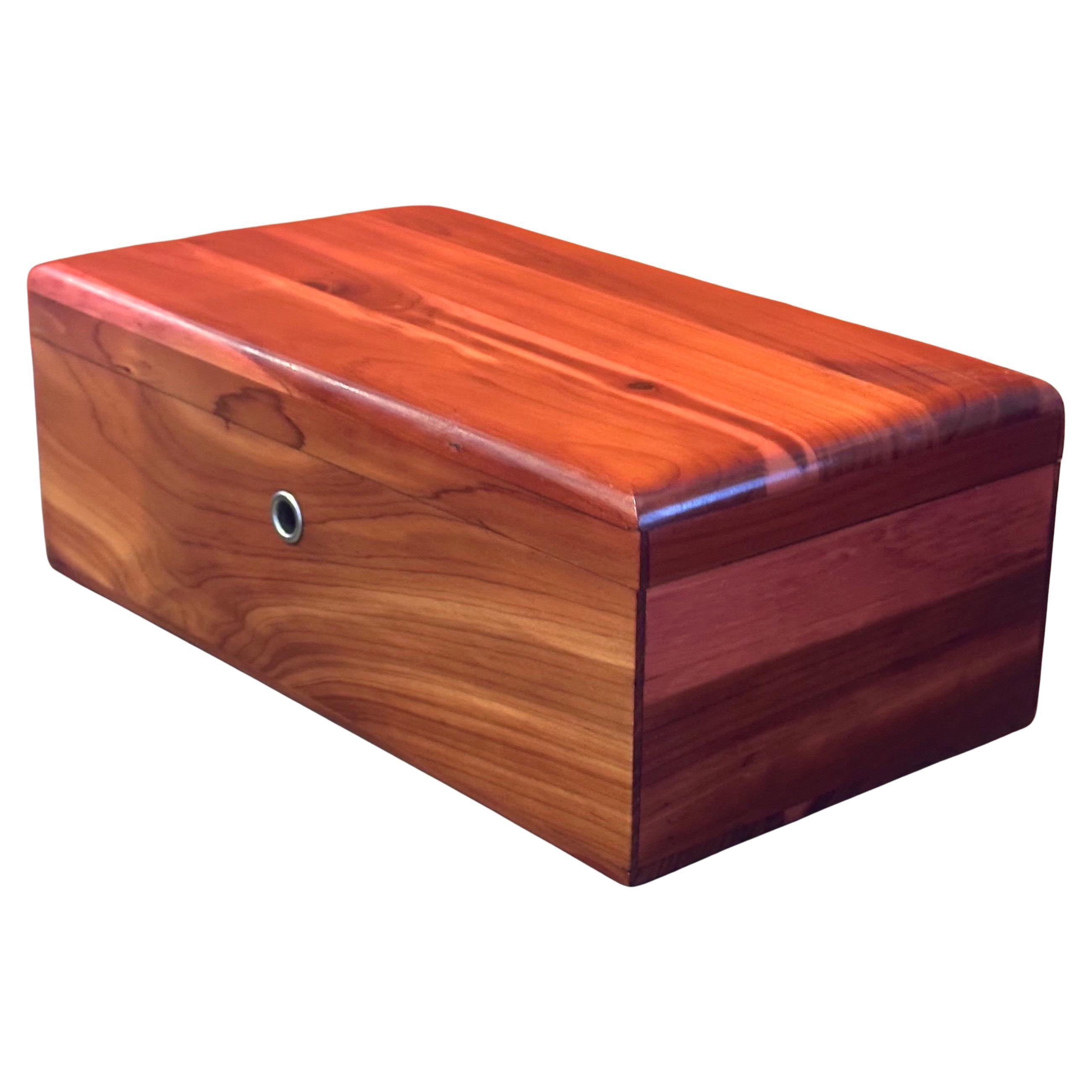 Caja de baratijas con tapa de cedro macizo by Lane Furniture en venta 8