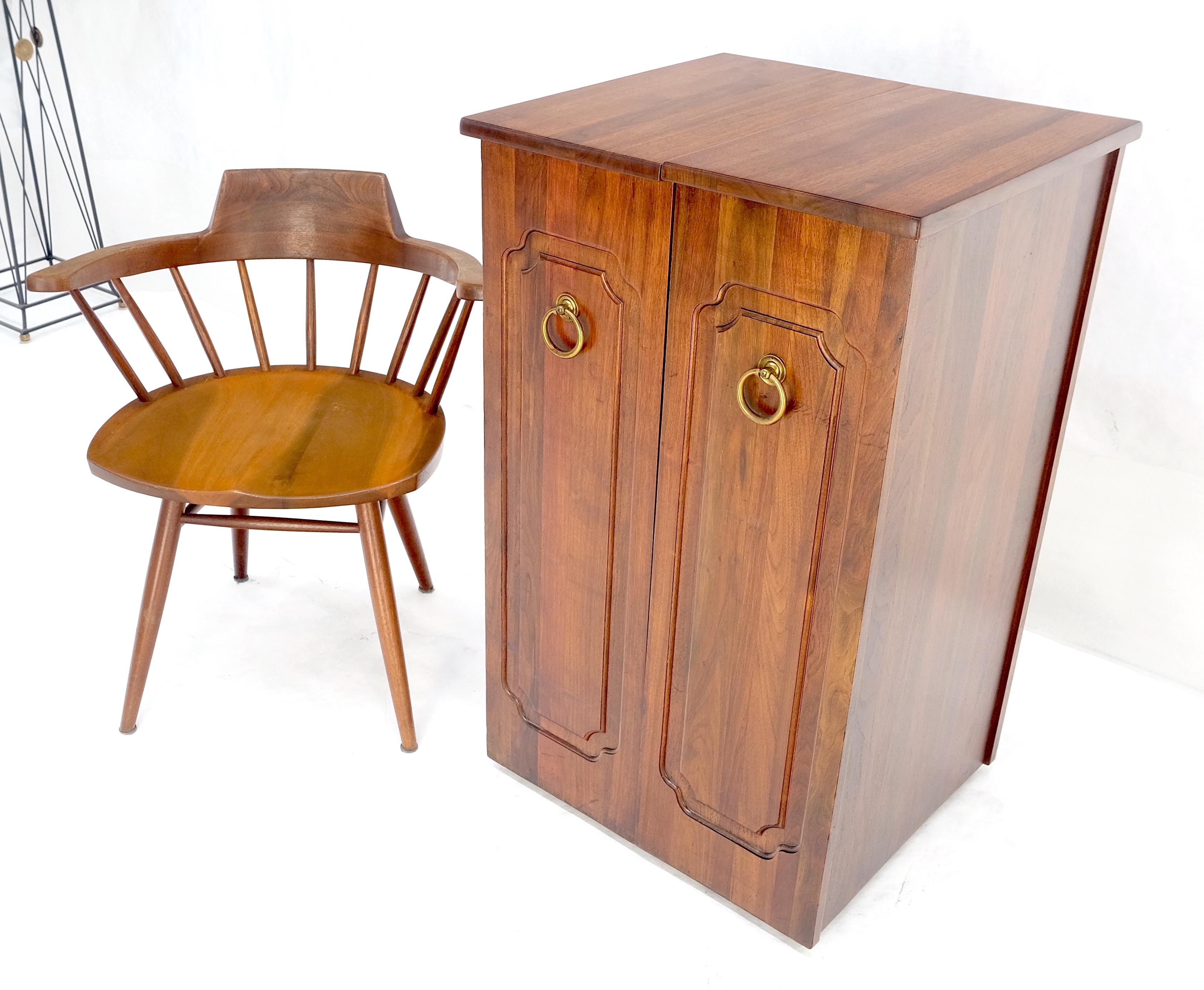 Solid Cherry & Brass Wooton Style Folding Box Shape Bar Liquor Cabinet Wheels In Excellent Condition For Sale In Rockaway, NJ